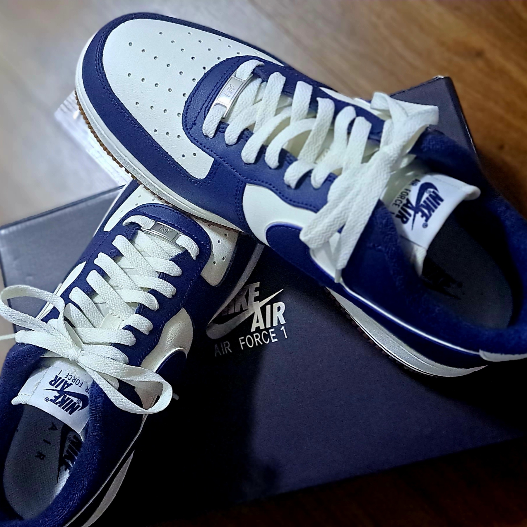 Nike Air Force 1 '07 LV8 Midnight Navy 착용 스타일
