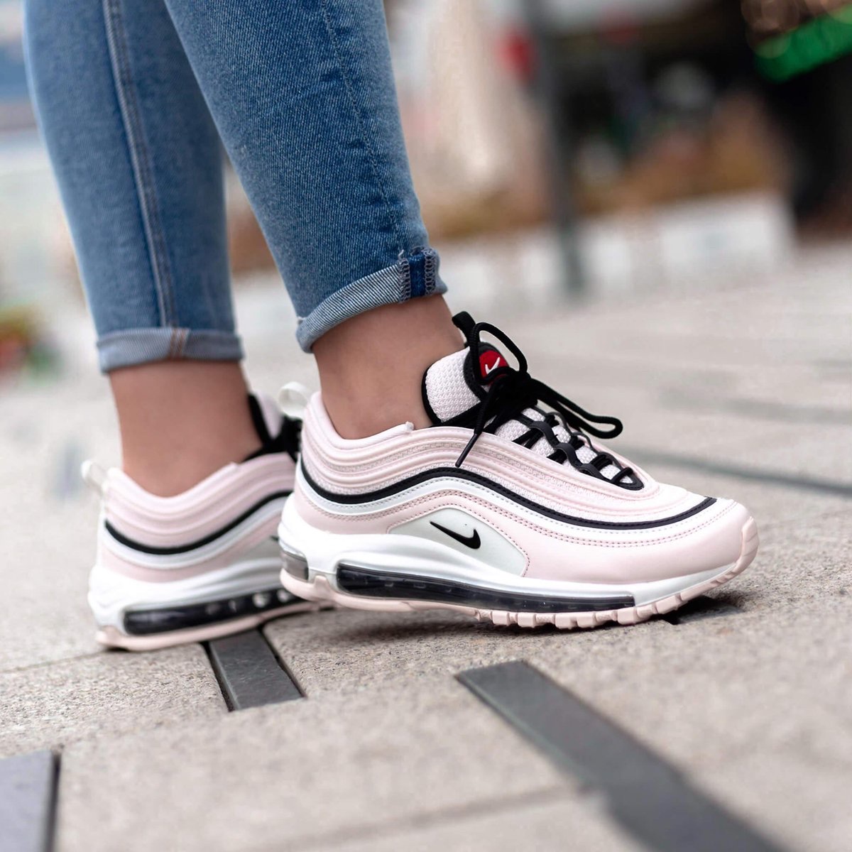 (W) Nike Air Max 97 Light Soft Pink Black 착용 스타일 - 1