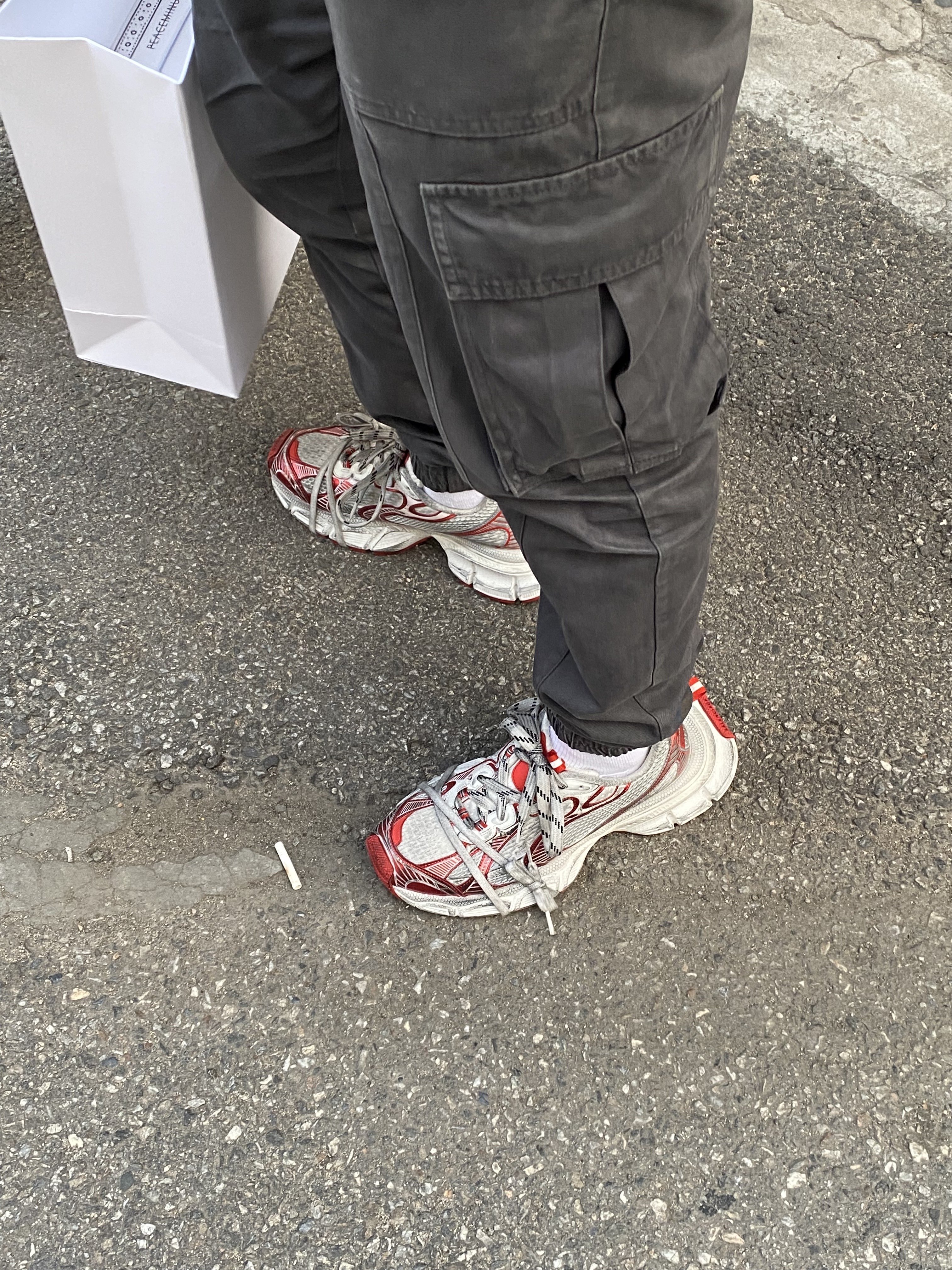Balenciaga 3XL Sneakers White Red 착용 스타일