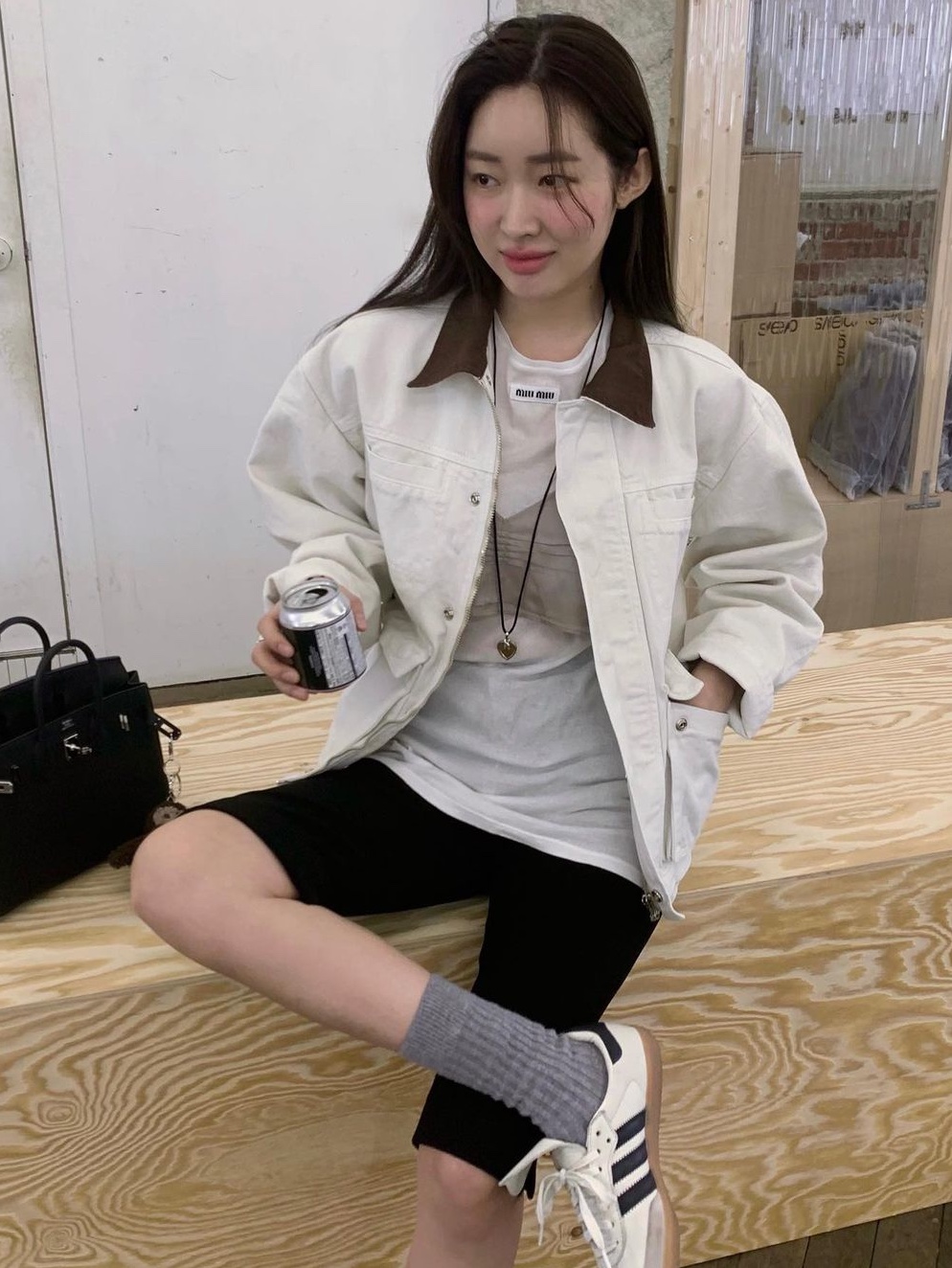 (W) Miu Miu Ponge Top Cloudy Grey 착용 스타일 - 1