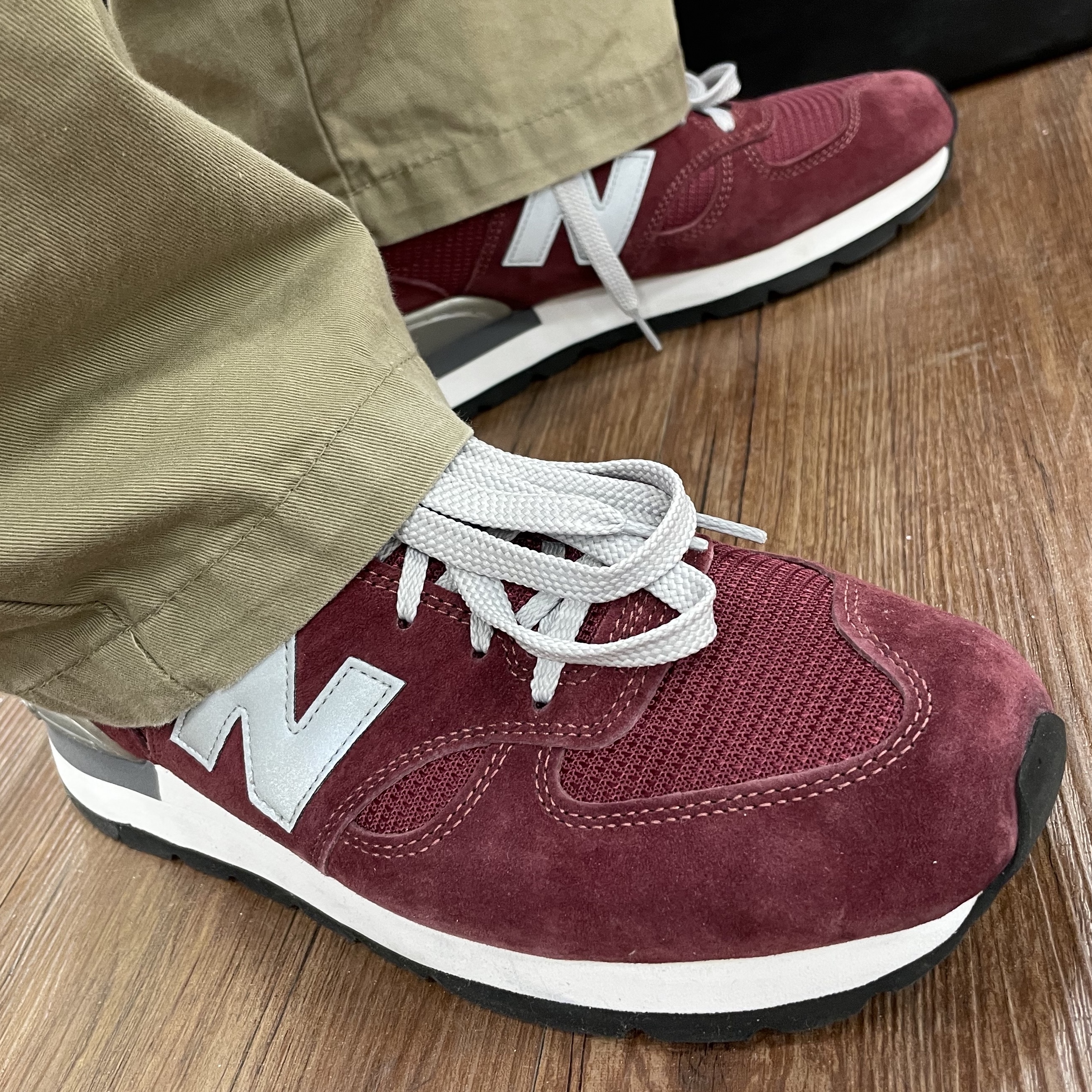 New Balance 990 Made in USA Bringback Burgundy 착용 스타일