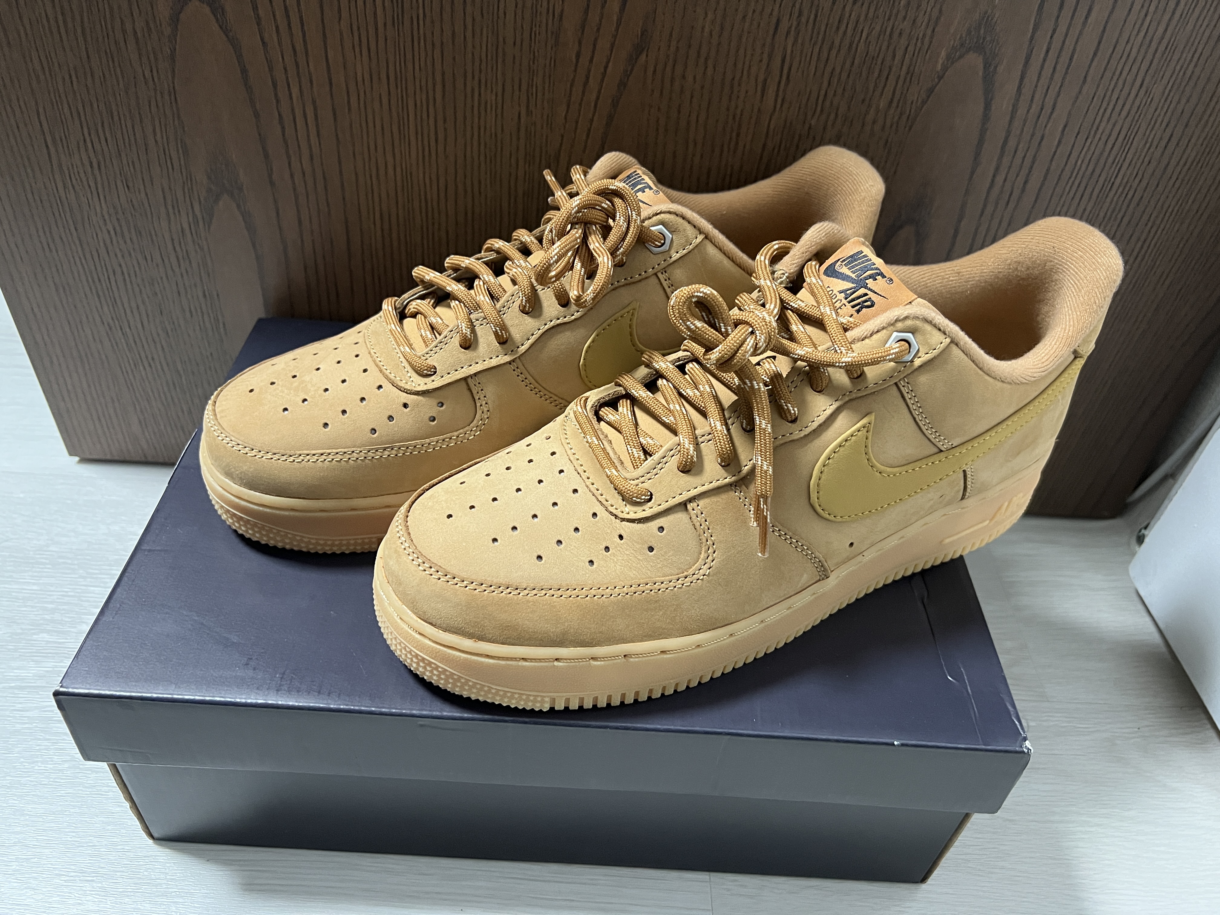 Nike Air Force 1 '07 WB Flax 착용 스타일