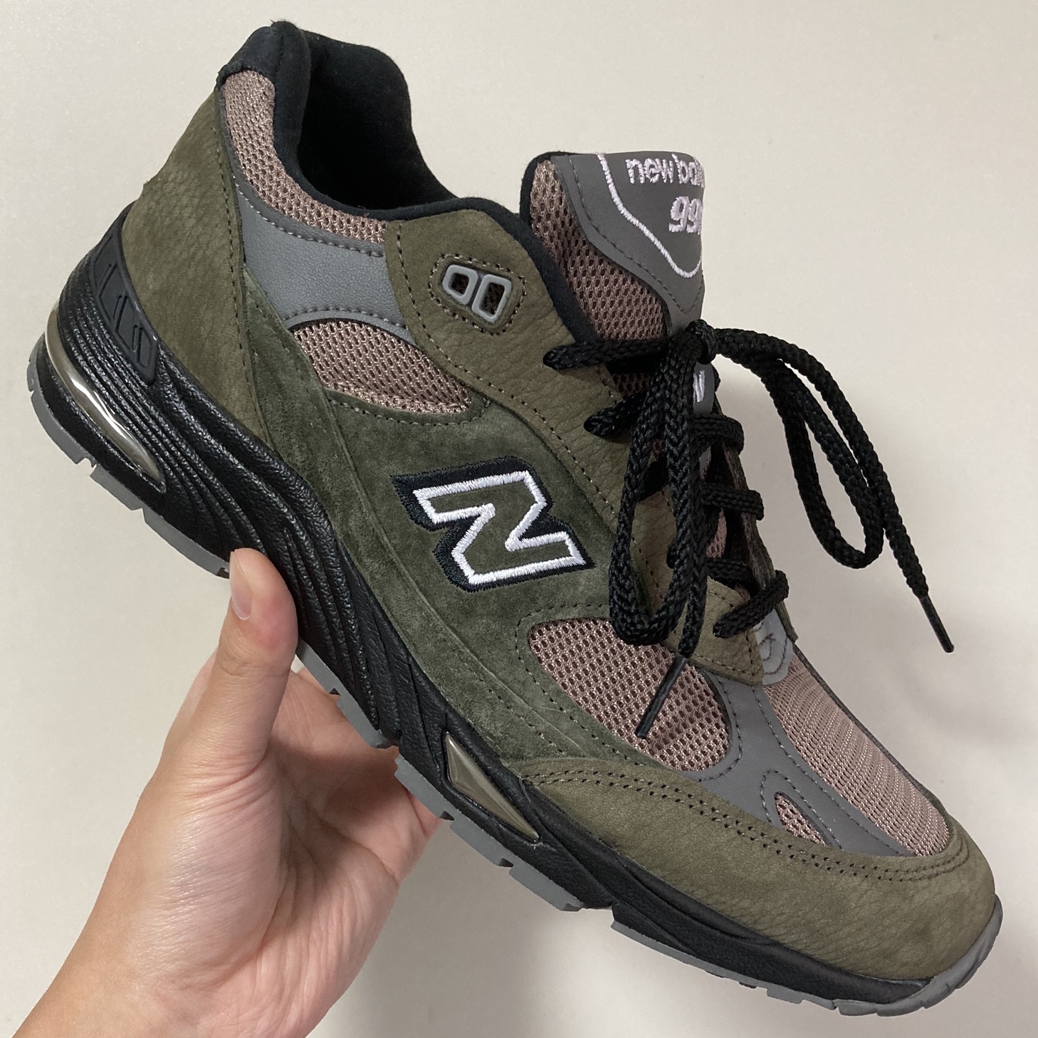 New Balance 991 Made in UK Olive & Tan 착용 스타일