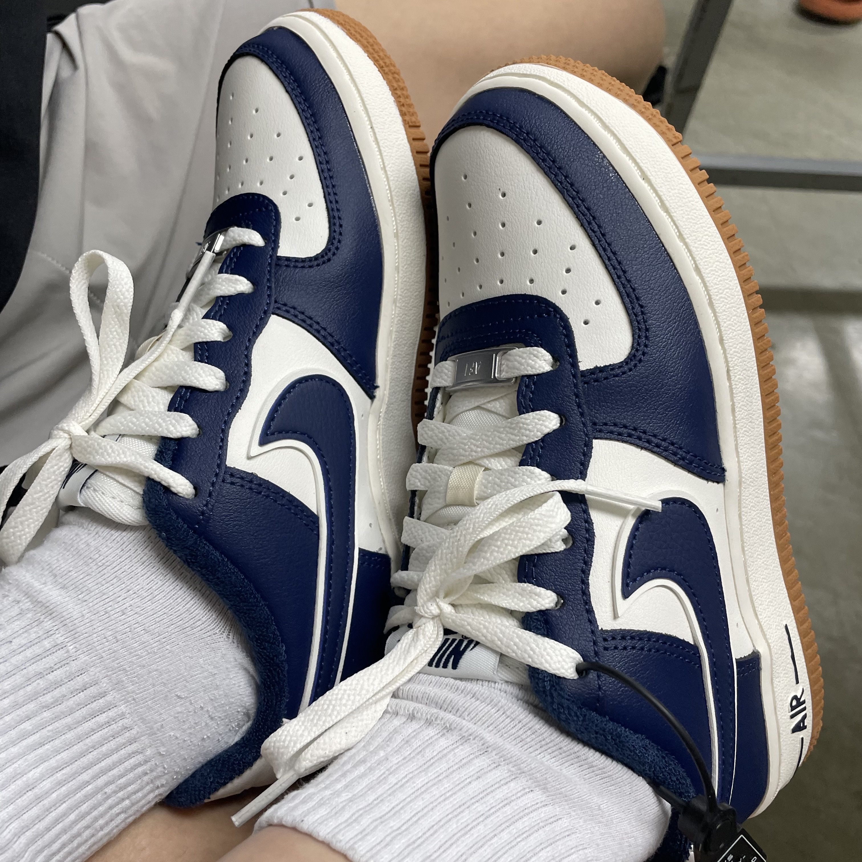 (GS) Nike Air Force 1 LV8 3 Midnight Navy 착용 스타일