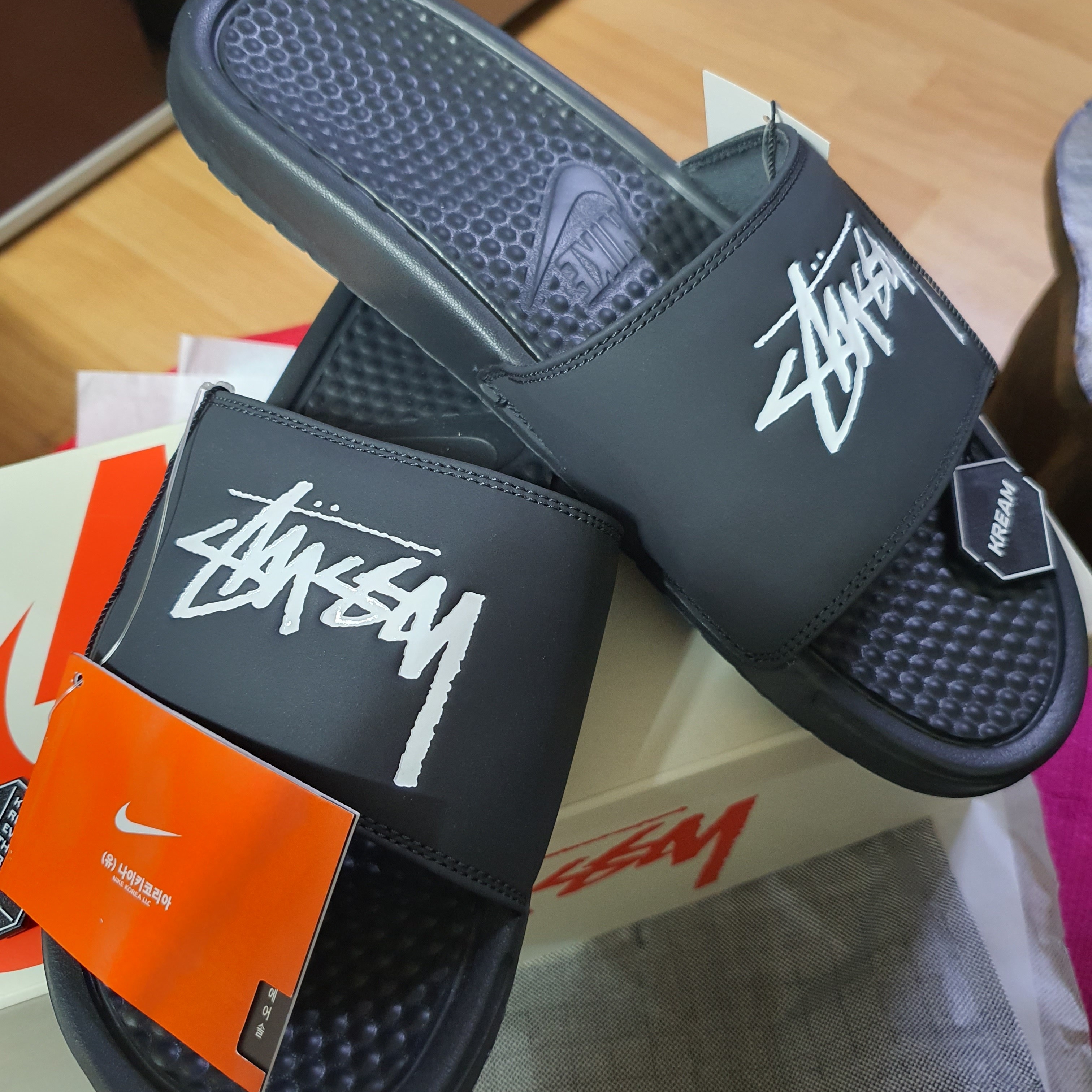 Nike x Stussy Benassi Slide Off Noir 착용 스타일