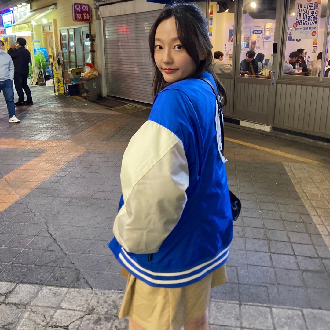 Converse x Ader Error Shapes Varsity Jacket Cobalt 착용 스타일 - 2