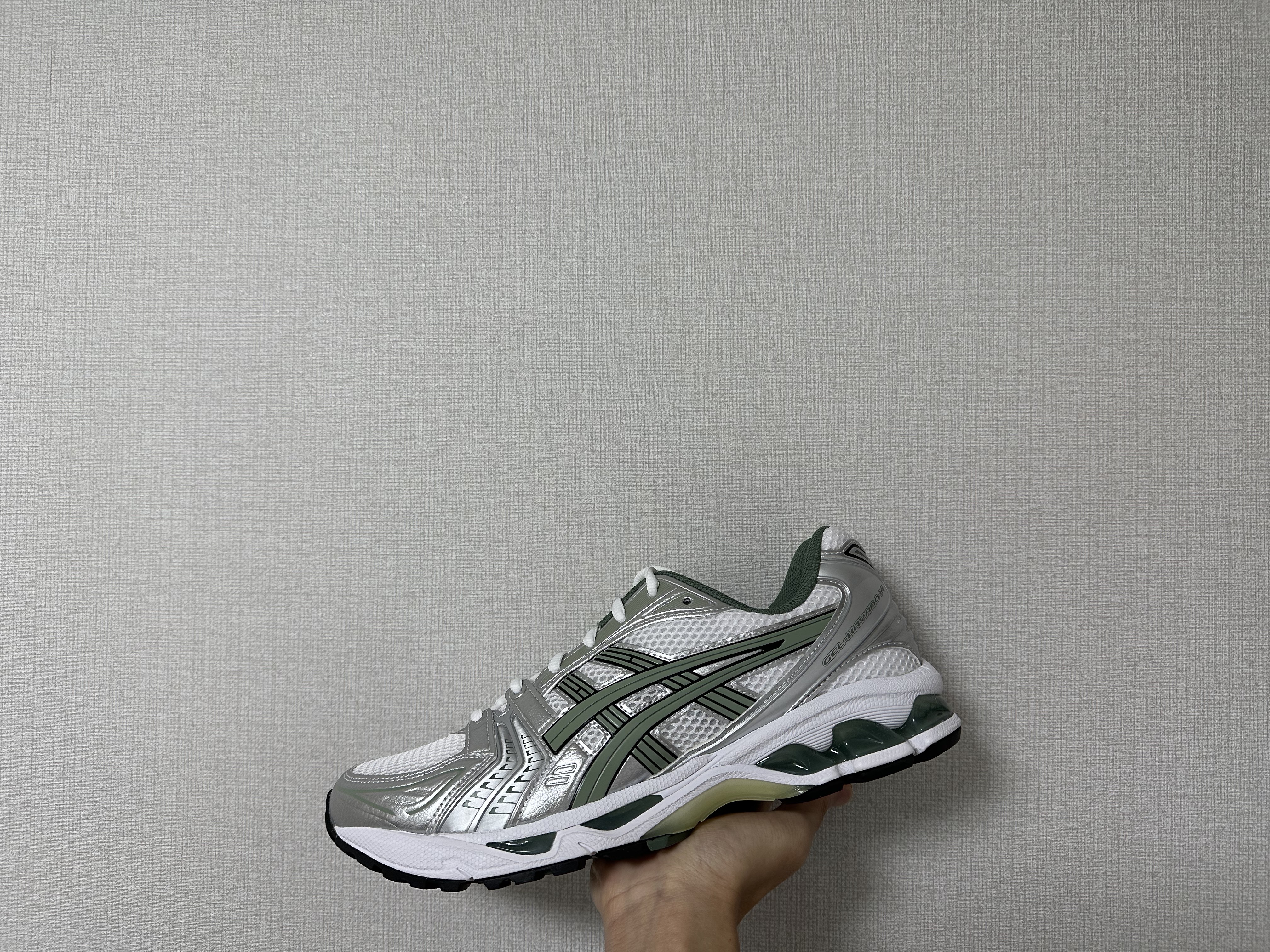Asics Gel-Kayano 14 White Slate Grey 착용 스타일 - 2
