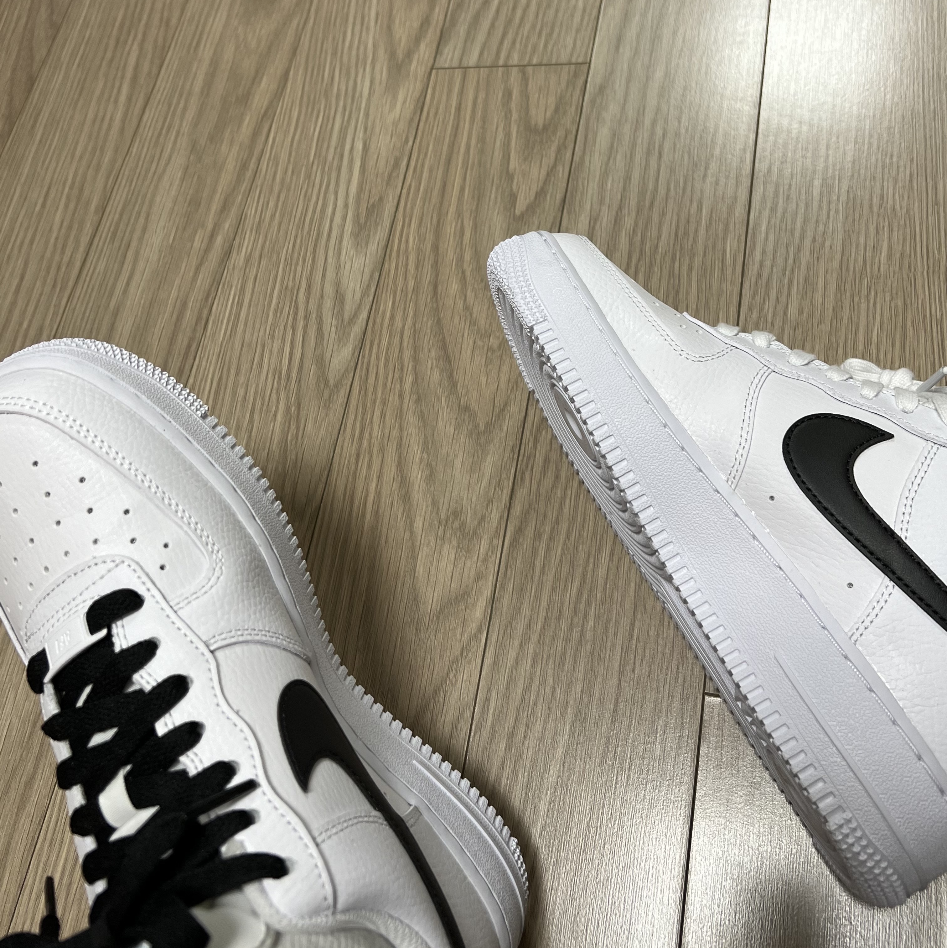 (W) Nike Air Force 1 '07 White Black 착용 스타일 - 3