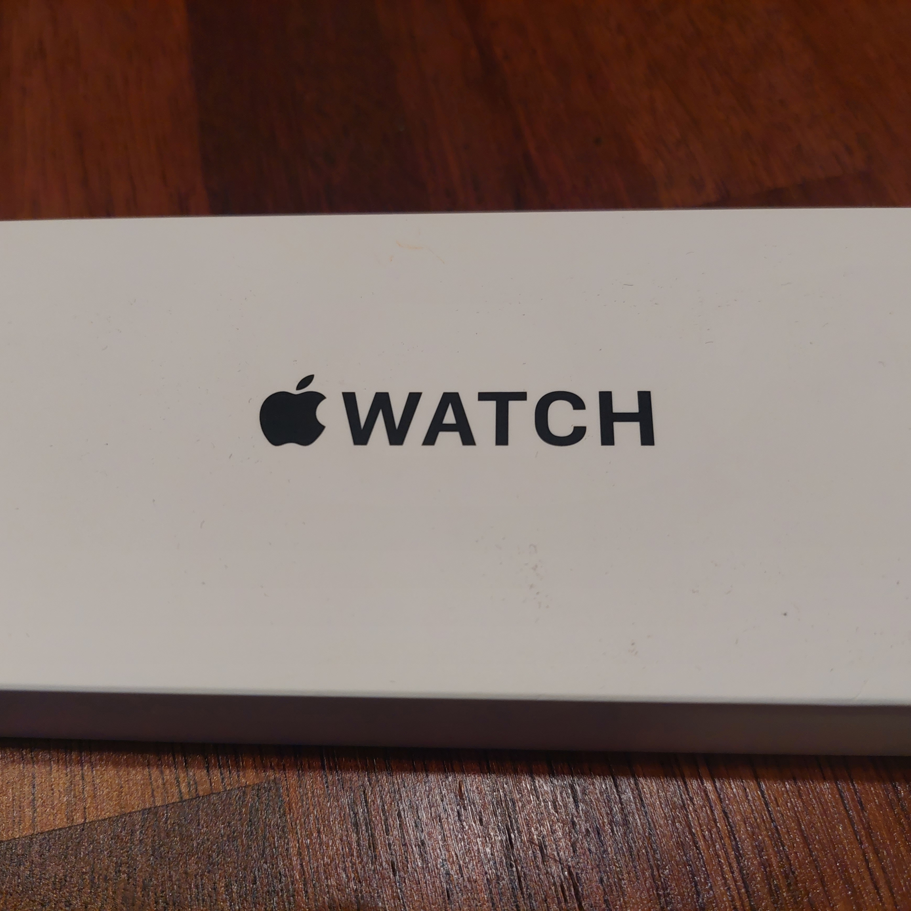 Apple Watch SE 44mm GPS Silver Aluminum Case with Sport Band White (Korean Ver.) 착용 스타일 - 1