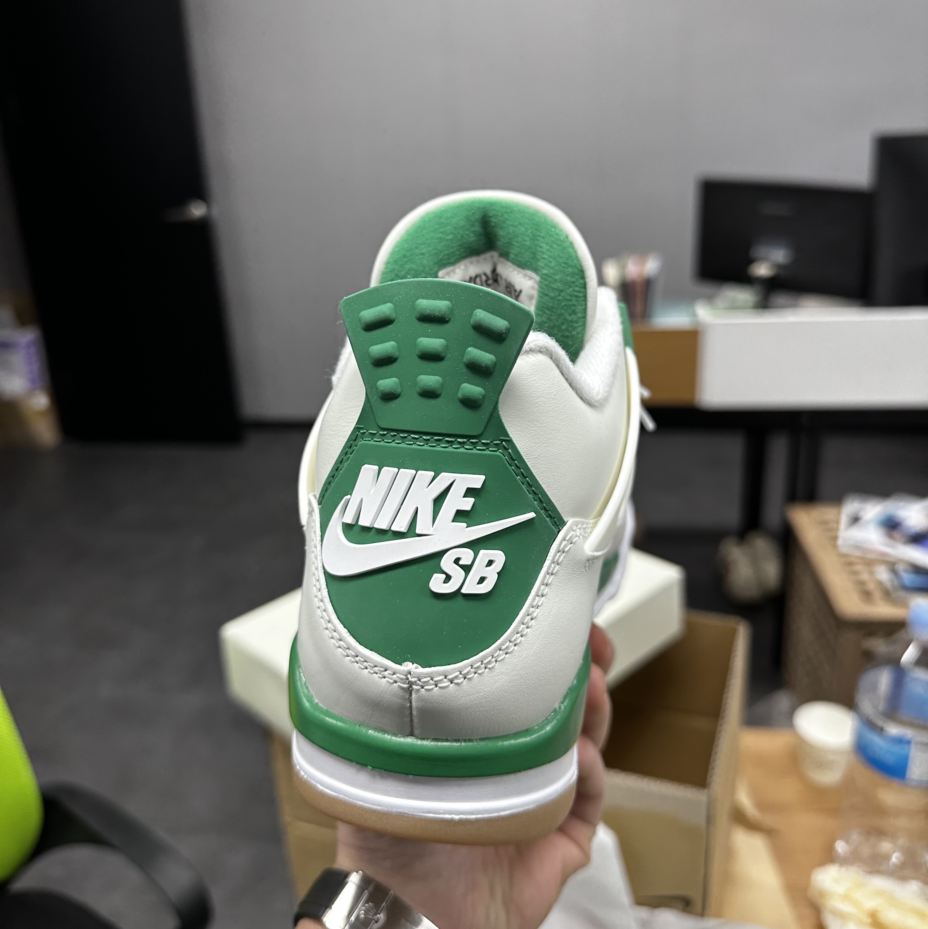 Jordan 4 x Nike SB Retro SP Pine Green 착용 스타일 - 3