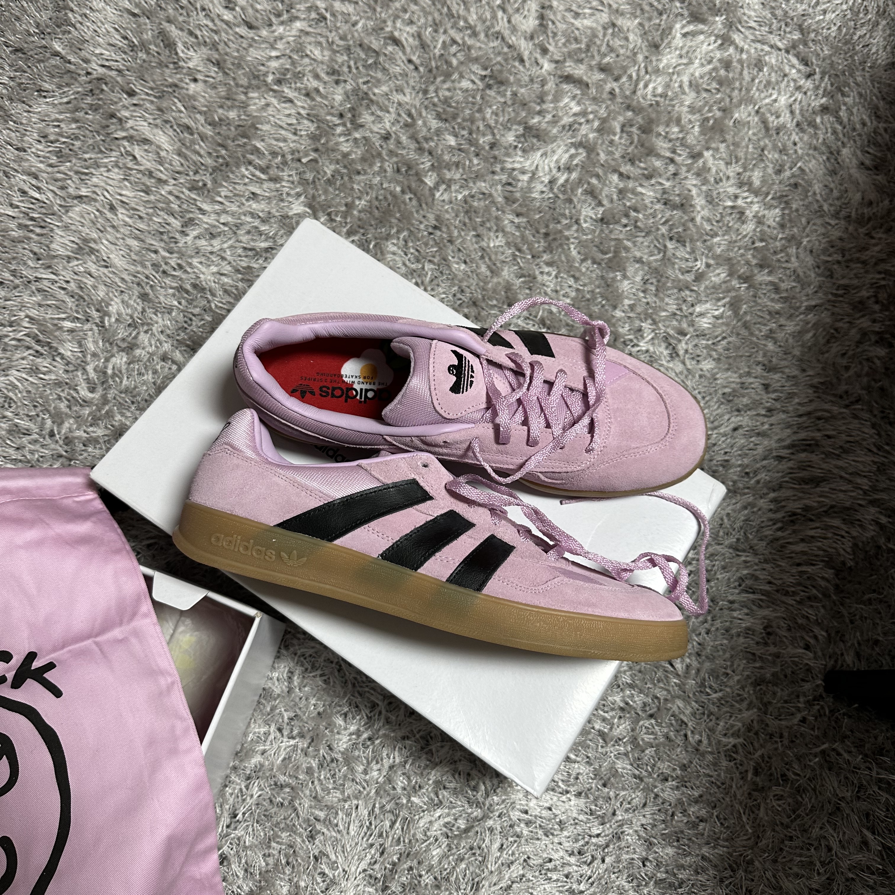 Adidas x Mark Gonzales Aloha Super Light Orchid Core Black 착용 스타일 - 1
