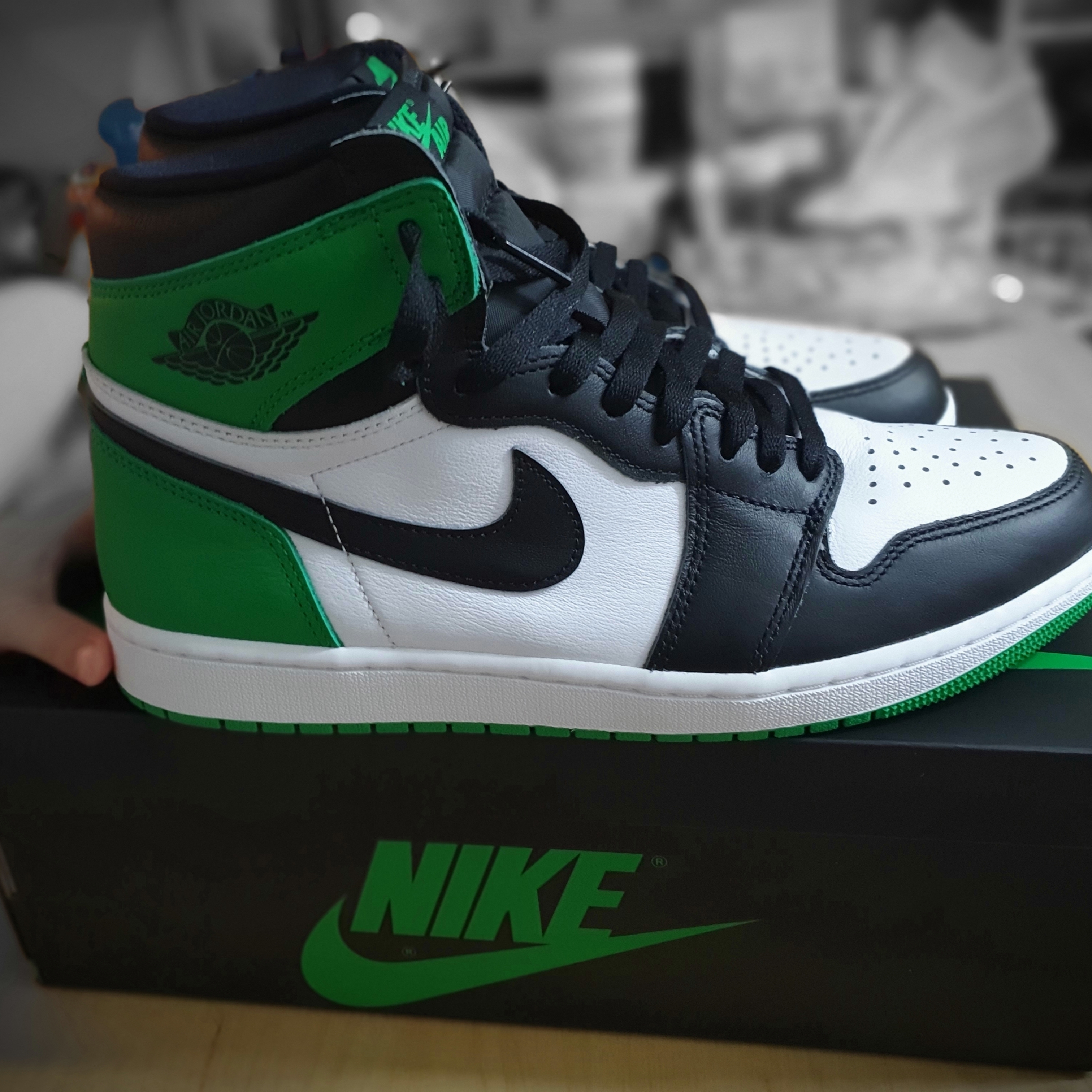 Jordan 1 Retro High OG Black and Lucky Green 착용 스타일 - 2