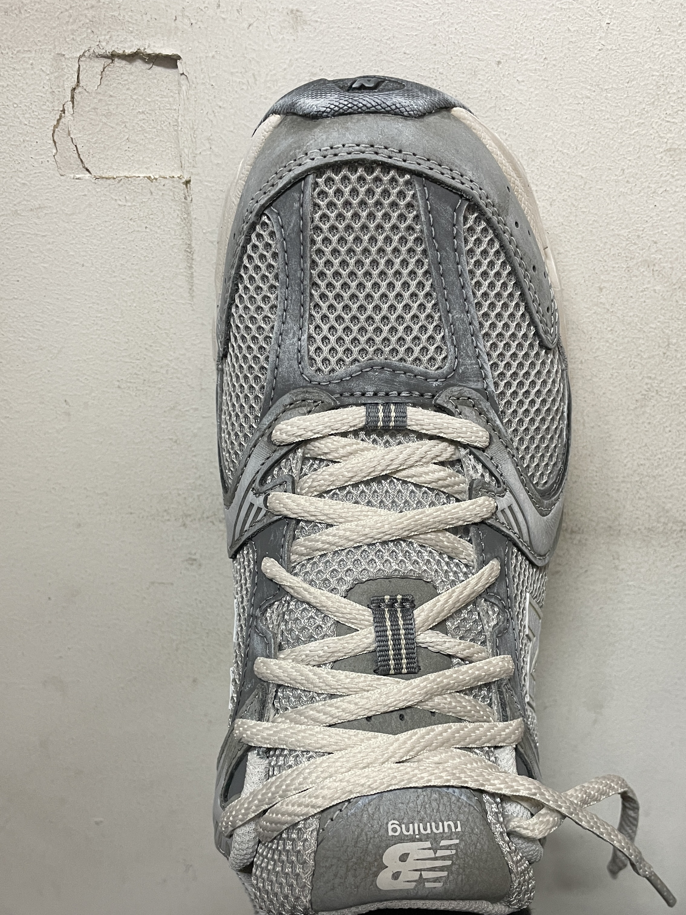 New Balance 530 Premium Vintage Grey Matter 착용 스타일 - 2