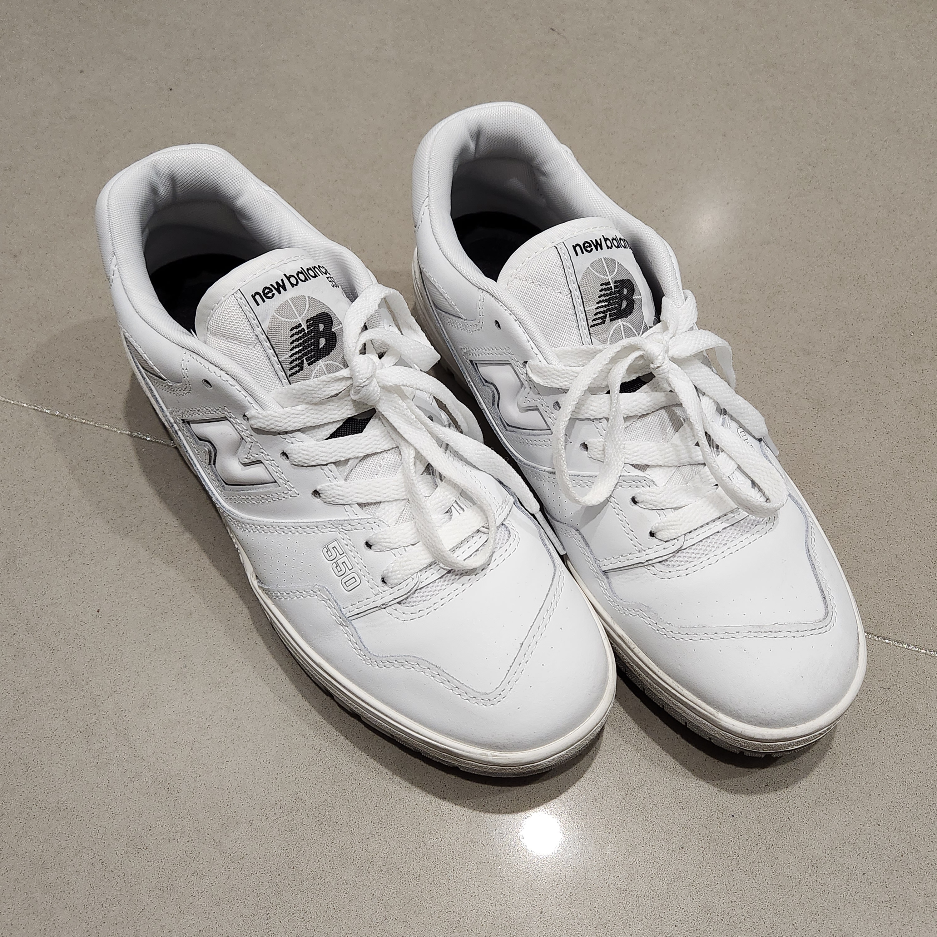 New Balance 550 White - 2E Wide 착용 스타일