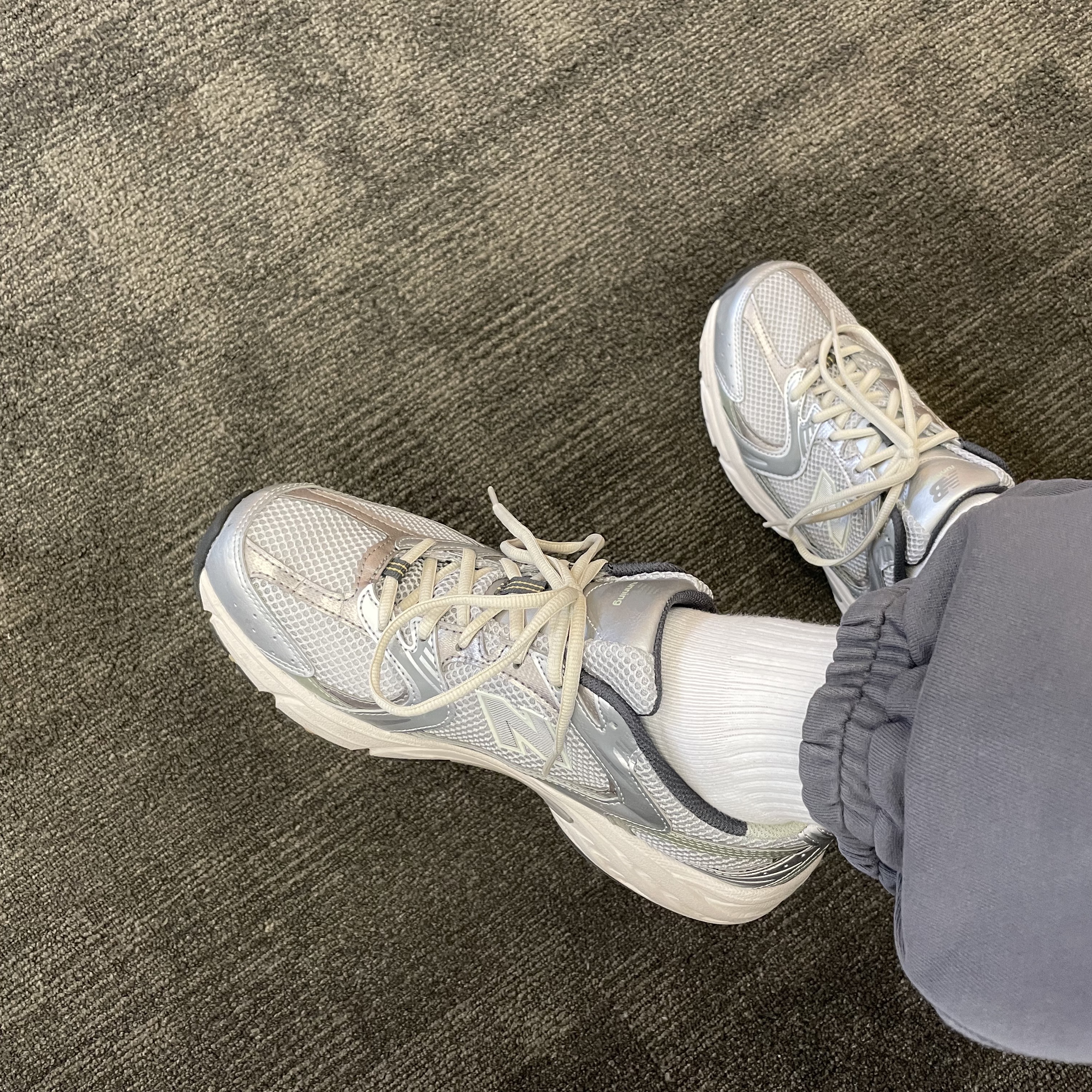 New Balance 530 Earth 착용 스타일