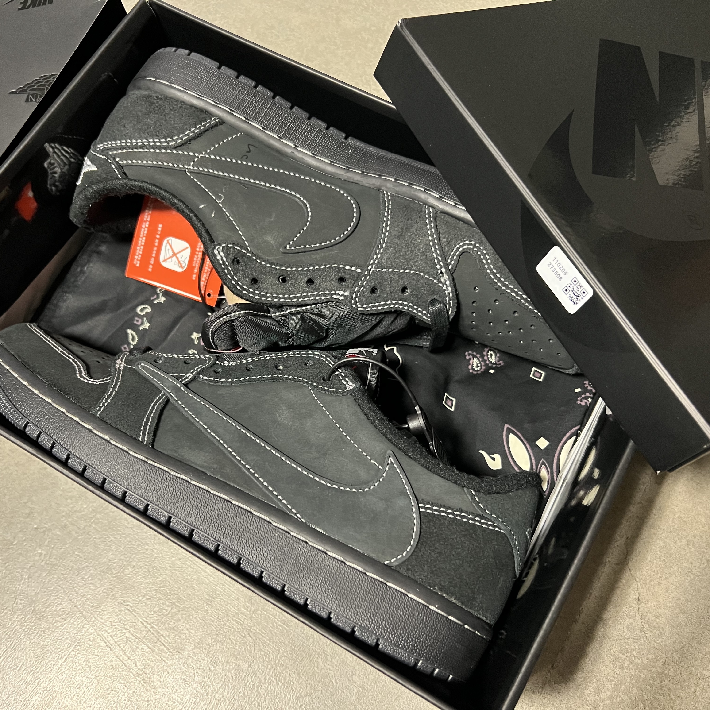 Jordan 1 x Travis Scott Retro Low OG SP Black Phantom 착용 스타일