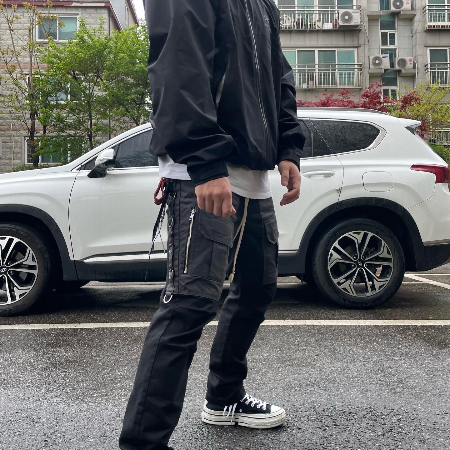 Converse x Feng Chen Wang Chuck 70 2-in-1 Natural Ivory Black, Arc'teryx Beta Jacket Black 착용 스타일 - 2
