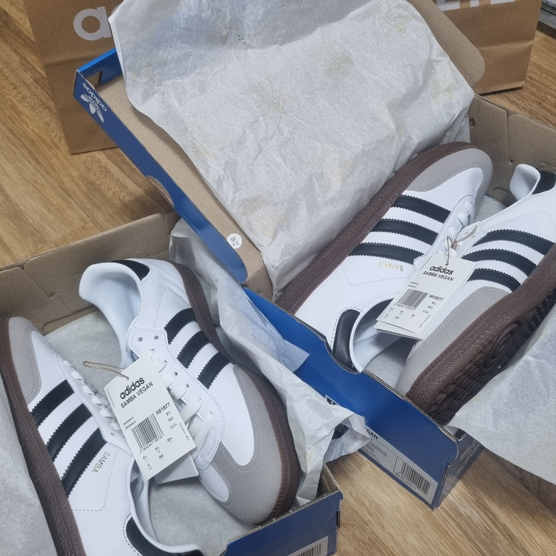 Adidas Samba Vegan White Black 착용 스타일 - 2