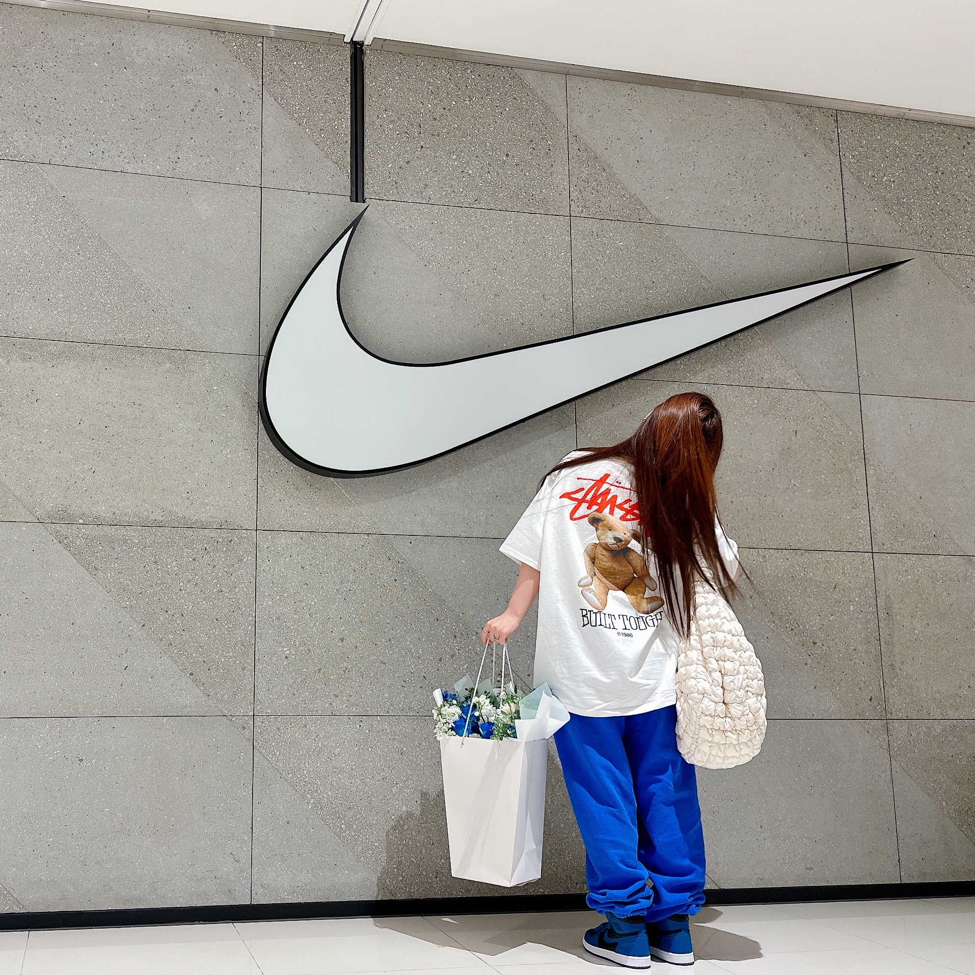 Stussy Built Tough T-Shirt White, Nike x Stussy NRG Acid Washed Fleece Pants Game Royal (DR4025-480) 착용 스타일
