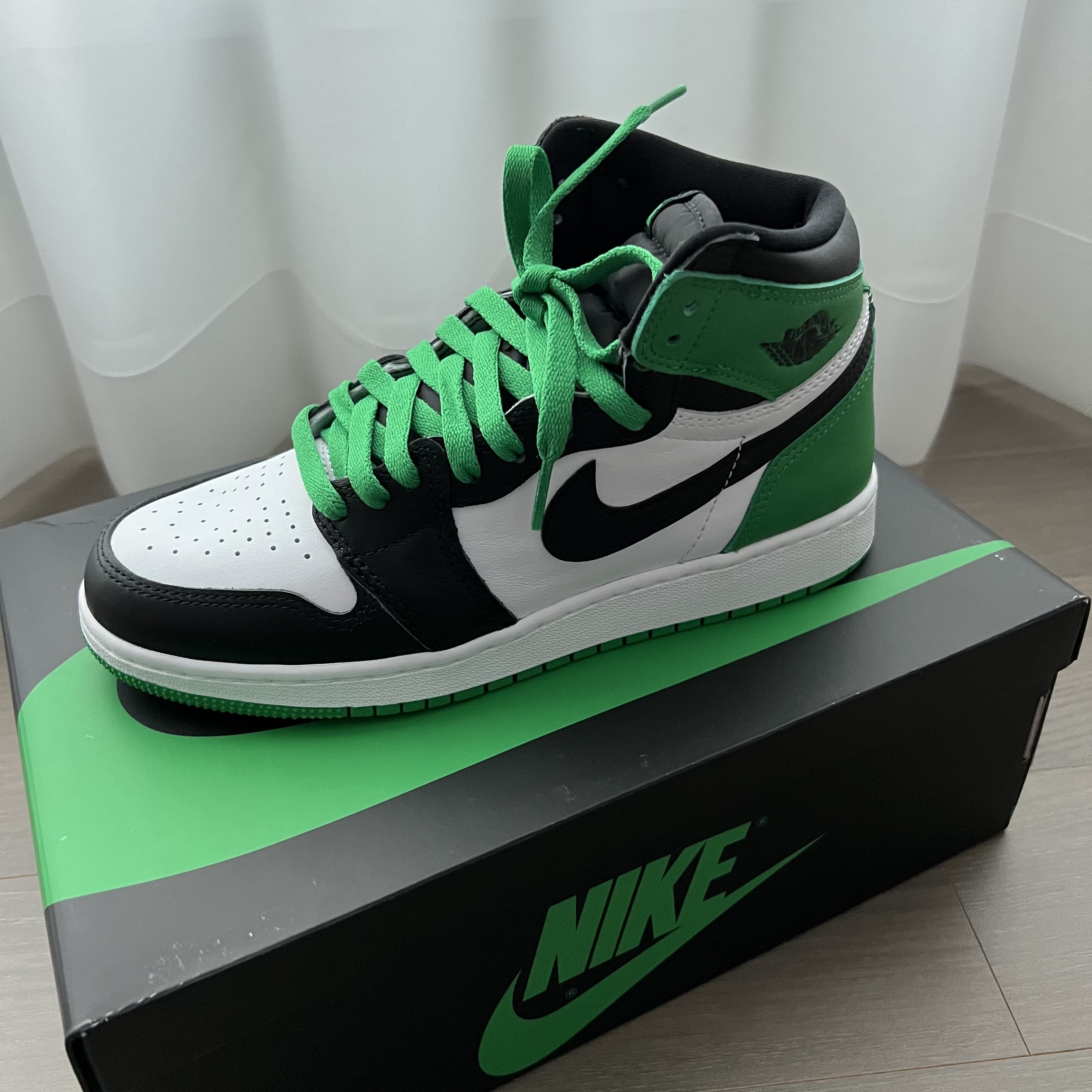 Jordan 1 Retro High OG Black and Lucky Green, (GS) Jordan 1 Retro High OG Black and Lucky Green 착용 스타일 - 1