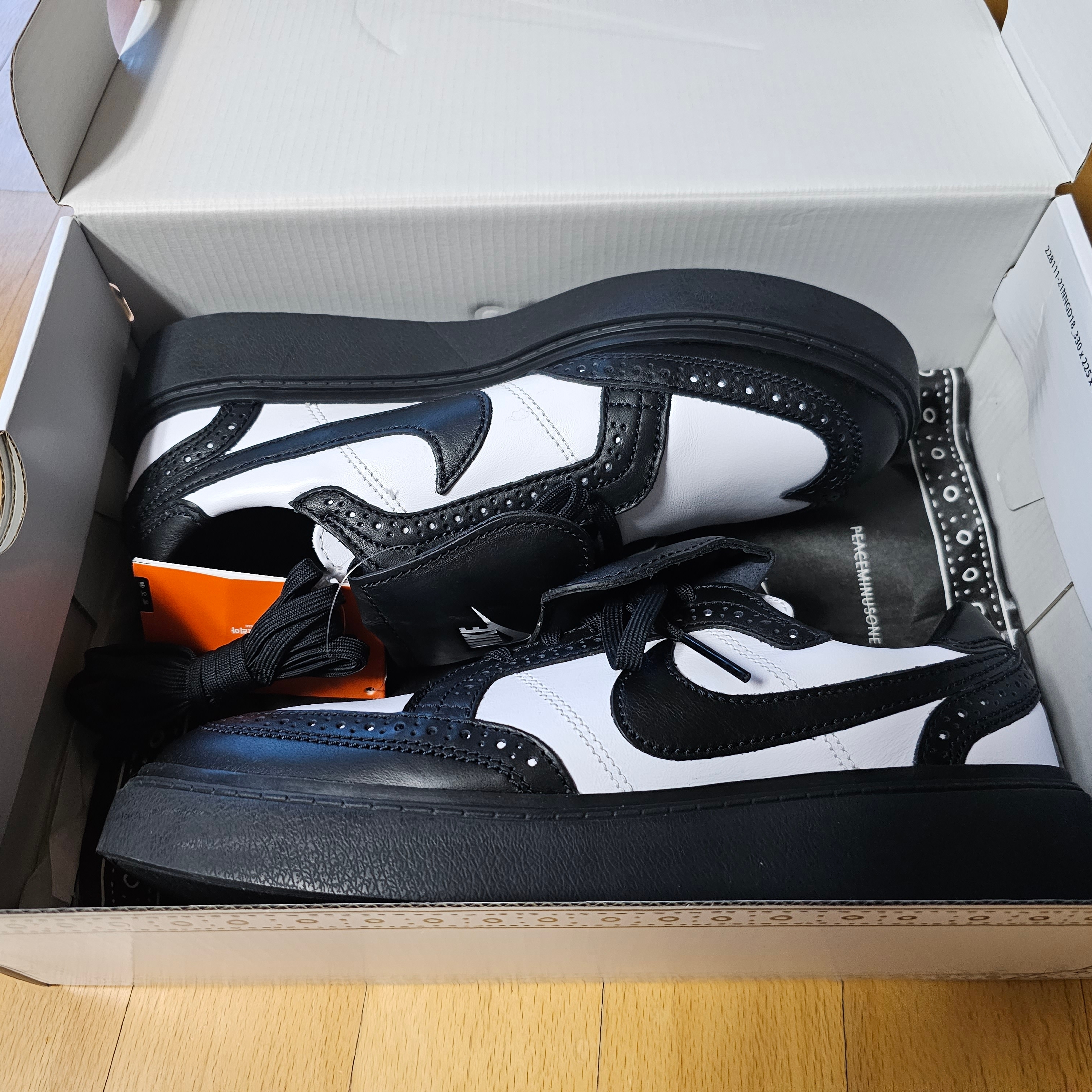 Nike x Peaceminusone Kwondo1 Black and White 착용 스타일 - 1