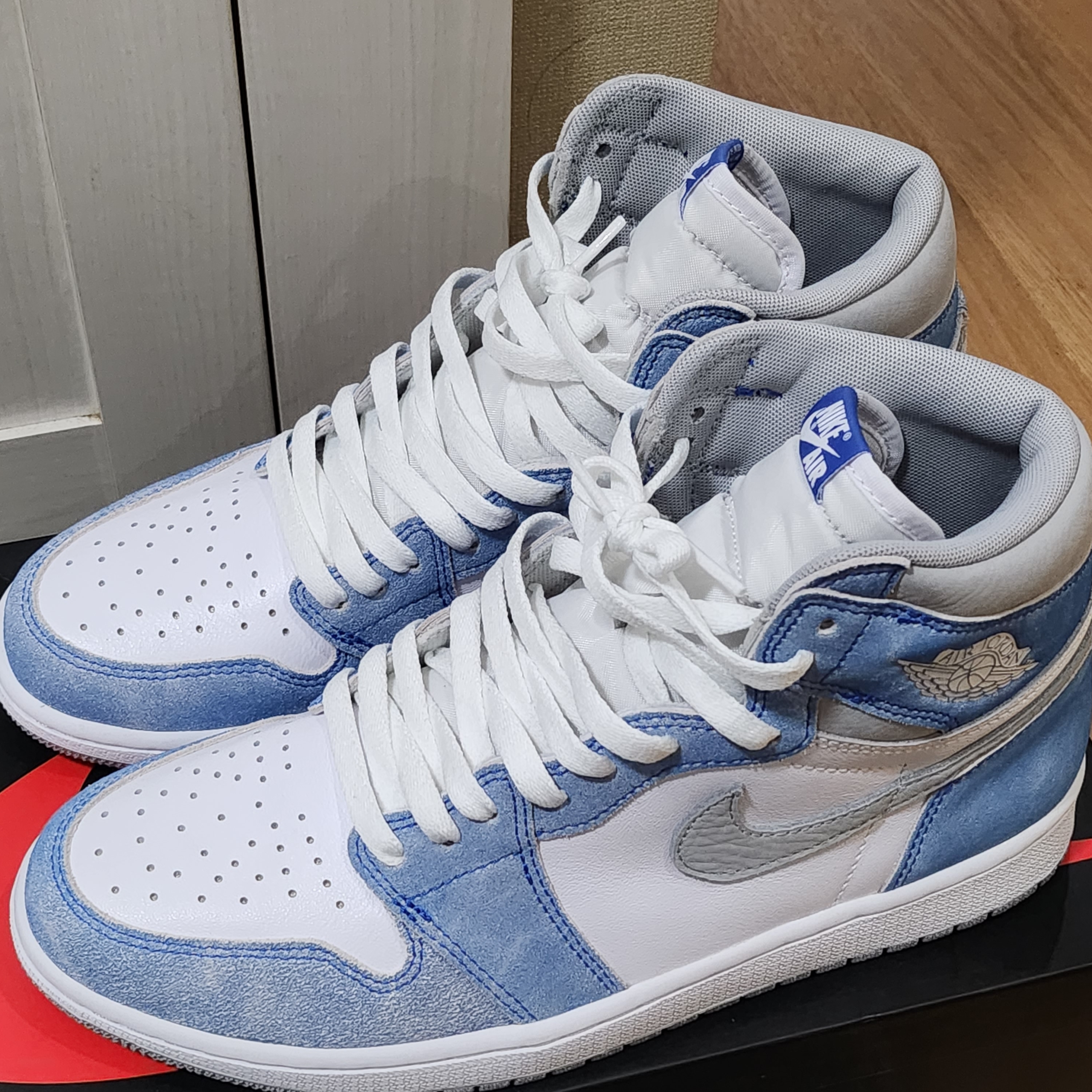 Jordan 1 Retro High OG Hyper Royal 착용 스타일 - 2
