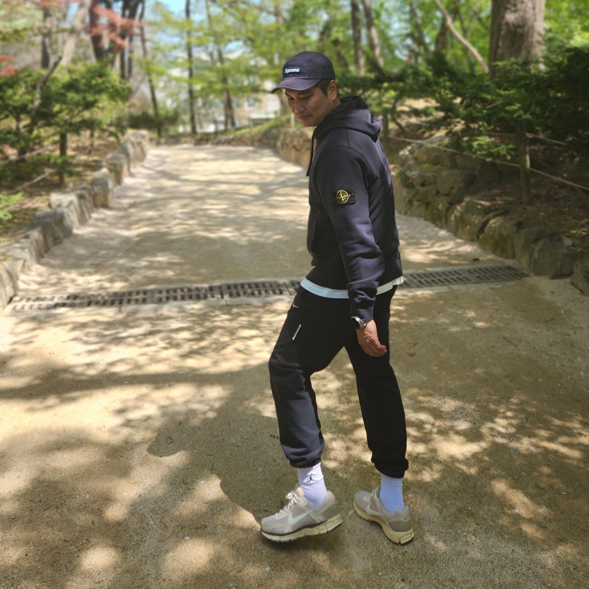 (W) Nike Zoom Vomero 5 Oatmeal 착용 스타일 - 2