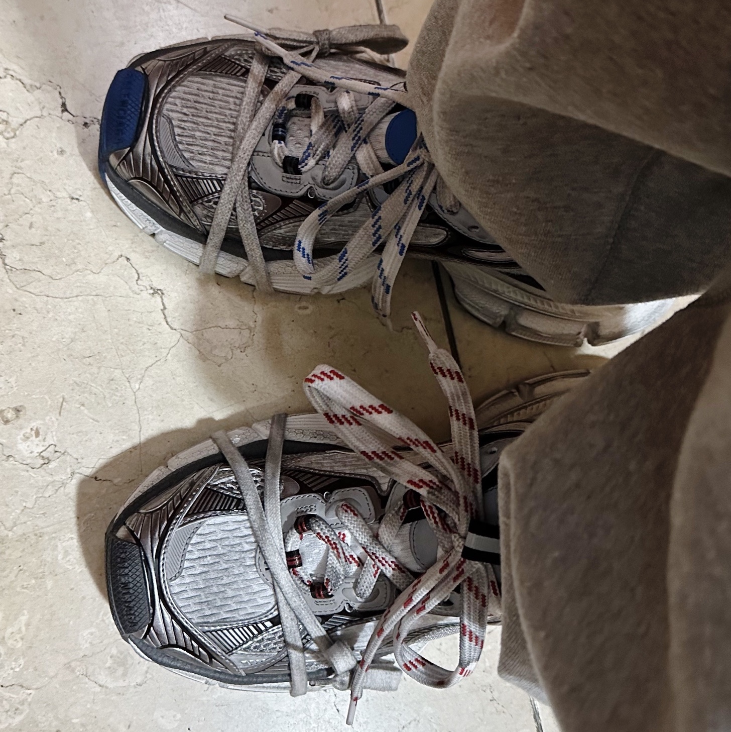 Balenciaga 3XL Sneakers Grey White Red, Balenciaga 3XL Sneakers Grey White Blue 착용 스타일 - 3
