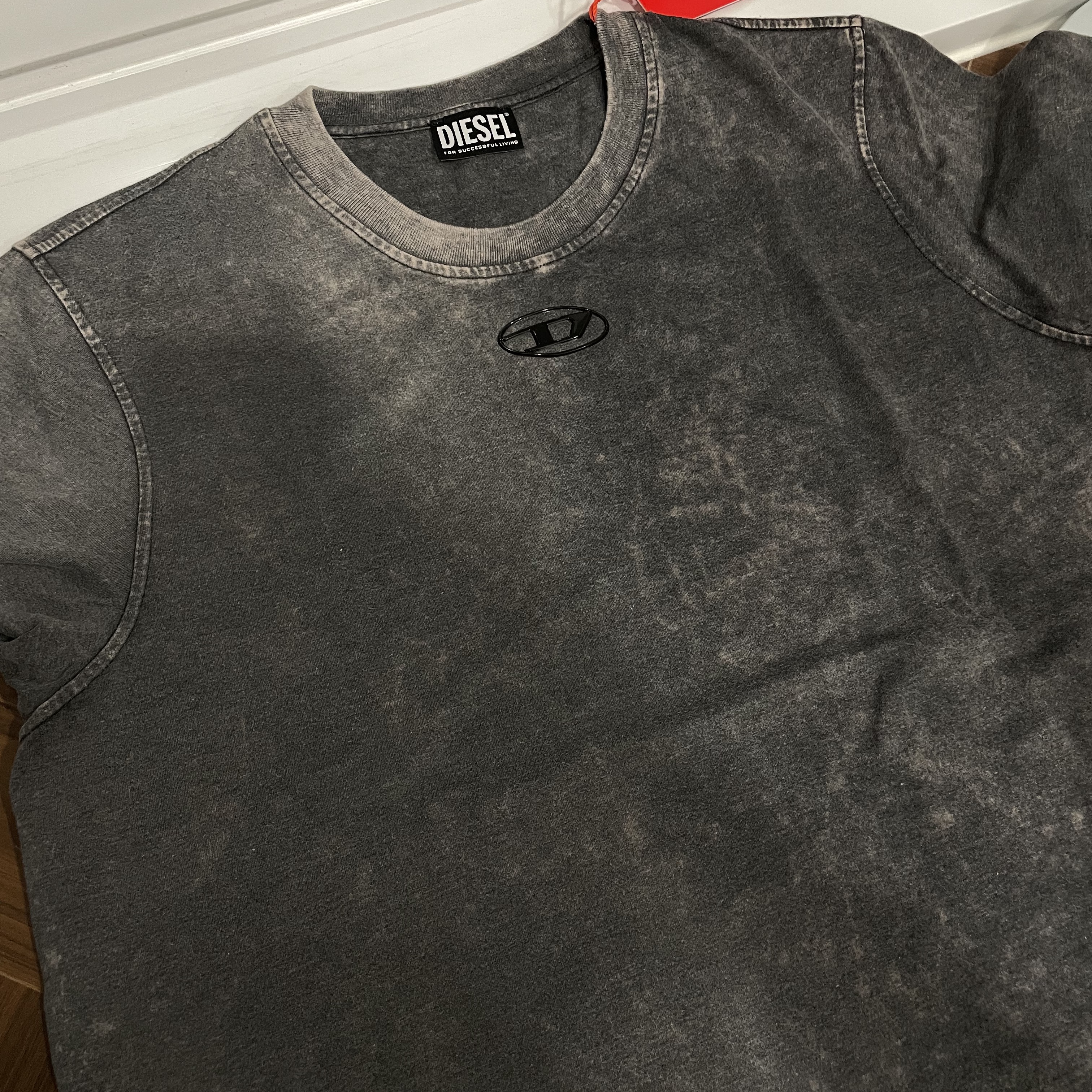 Diesel T-Just-G1 Overdyed T-Shirt with Logo Grey 착용 스타일 - 1