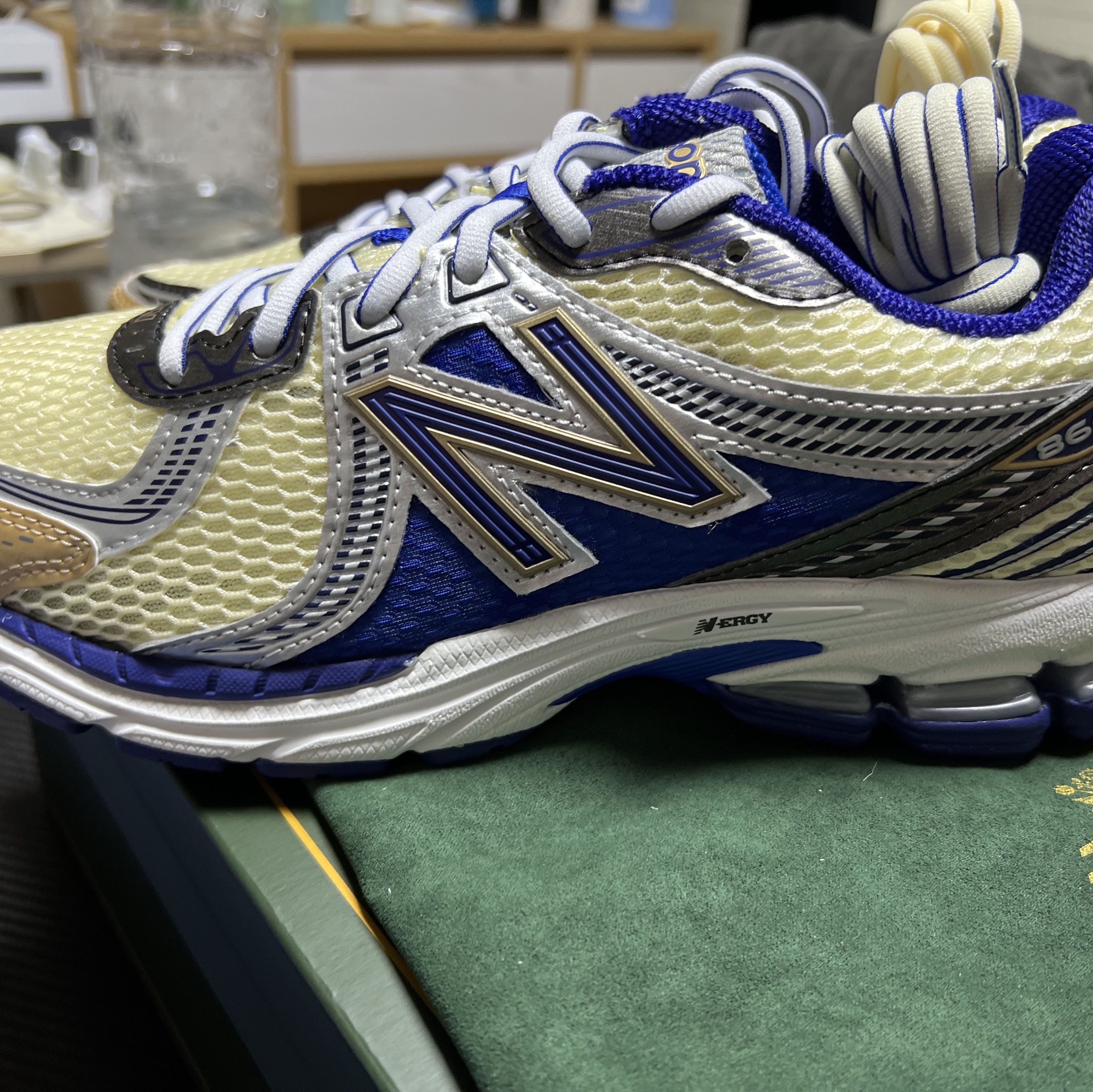 New Balance x Aime Leon Dore 860v2 Blue 착용 스타일 - 2