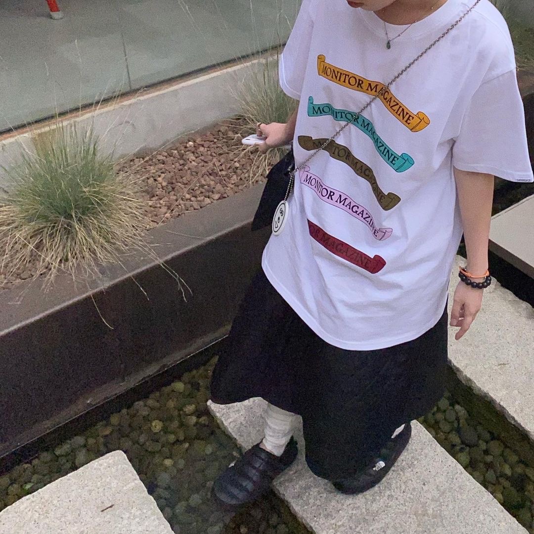 Safarispot Flag Magazine Tee White 착용 스타일 - 3