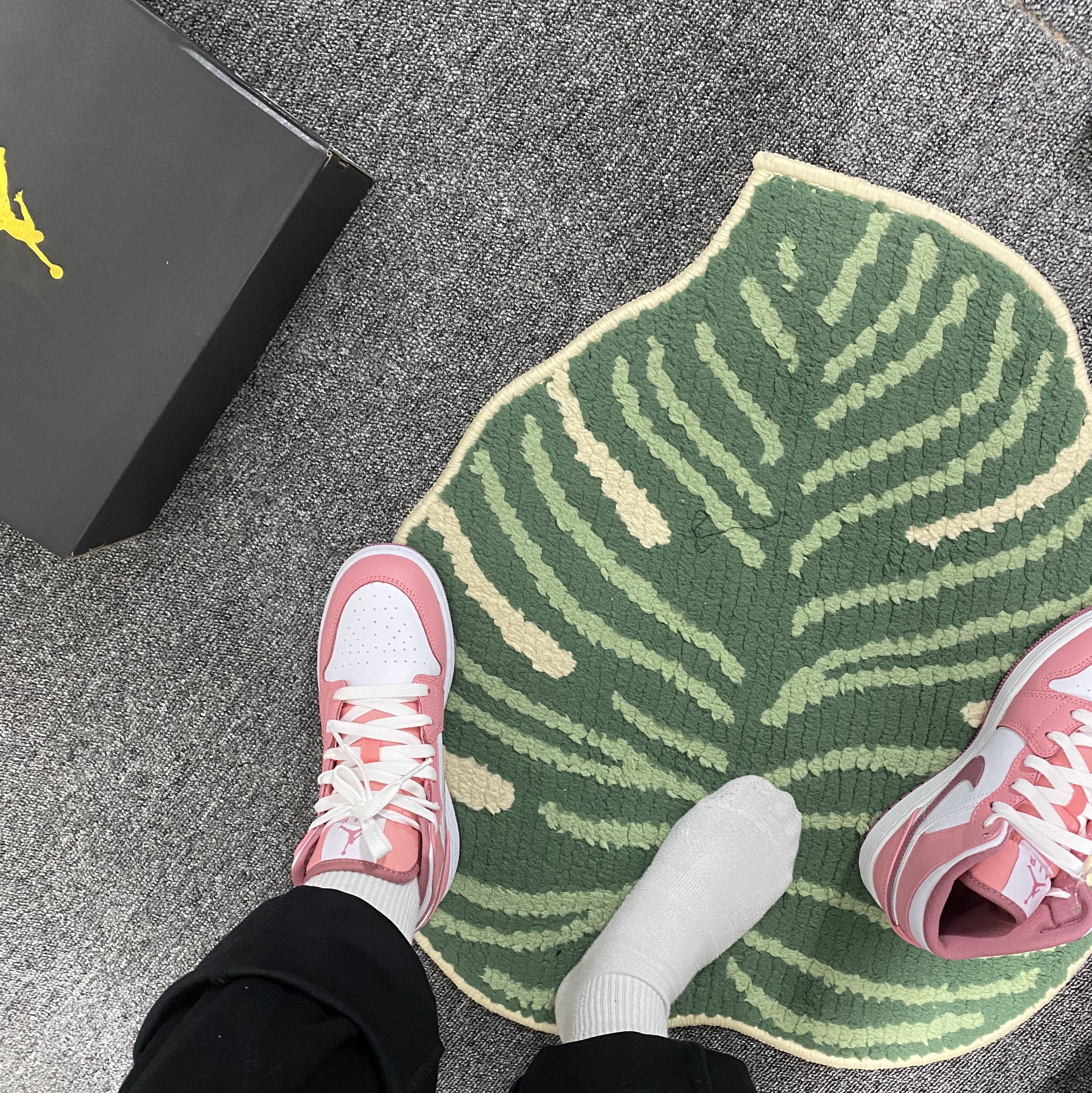 (GS) Jordan 1 Mid Coral Chalk Desert Berry 착용 스타일 - 1