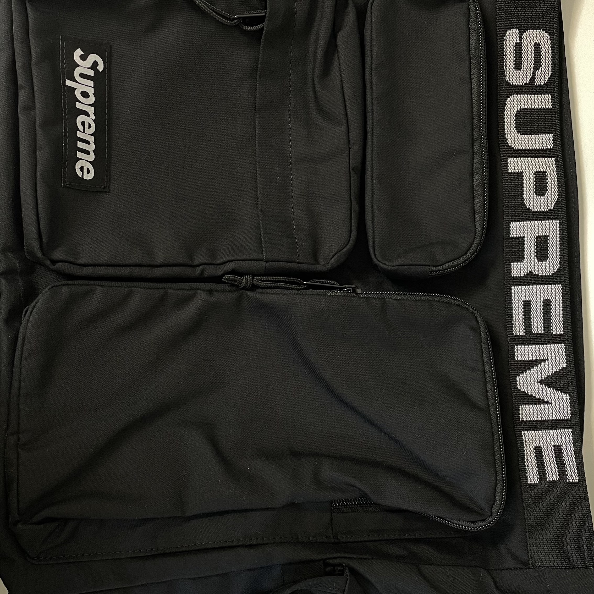 Supreme Field Messenger Bag Black - 23SS 착용 스타일 - 1