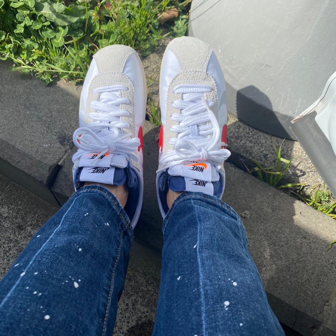 Nike x Sacai Zoom Cortez SP White and University Red 착용 스타일