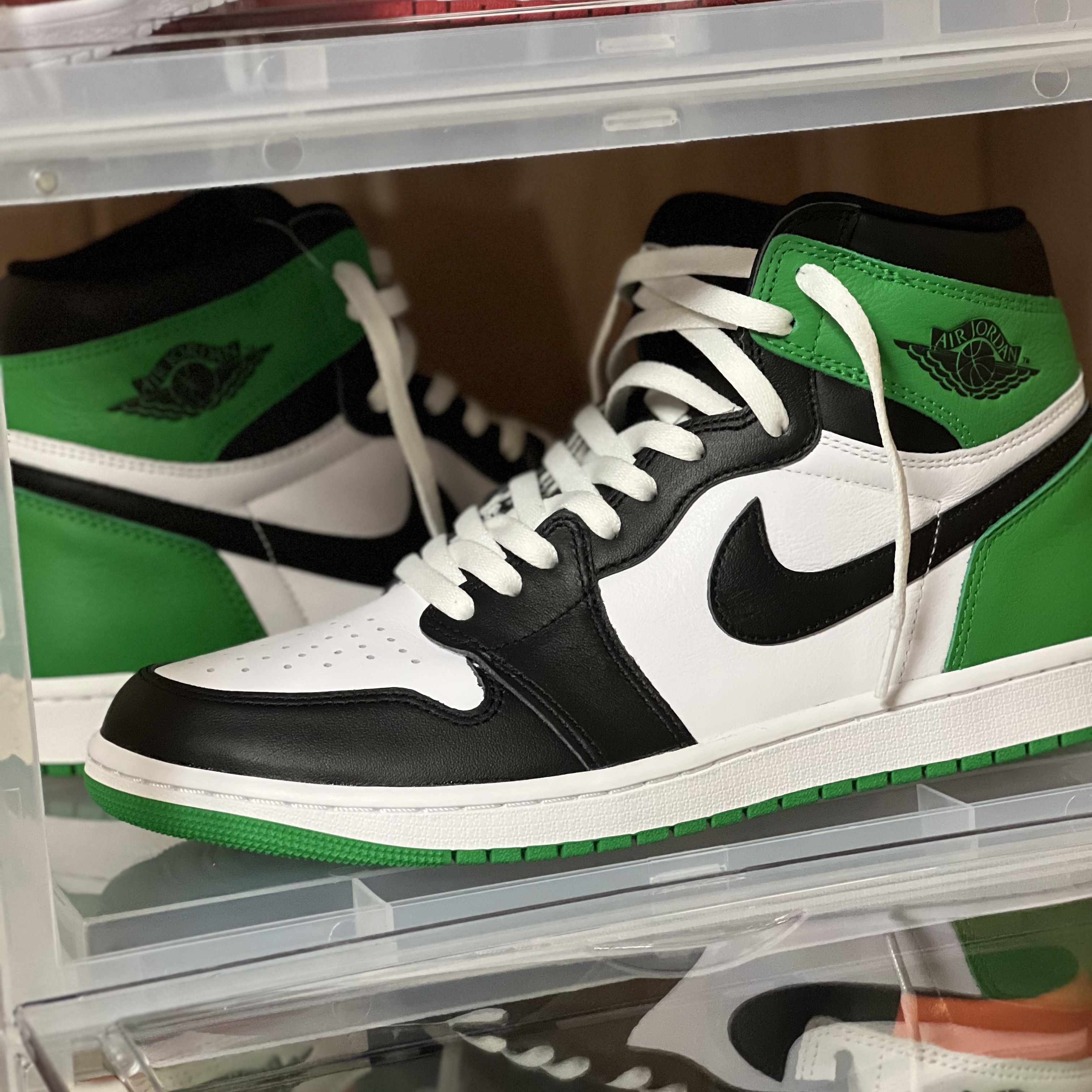 Jordan 1 Retro High OG Black and Lucky Green, Jordan 1 Retro High OG Electro Orange 착용 스타일 - 2