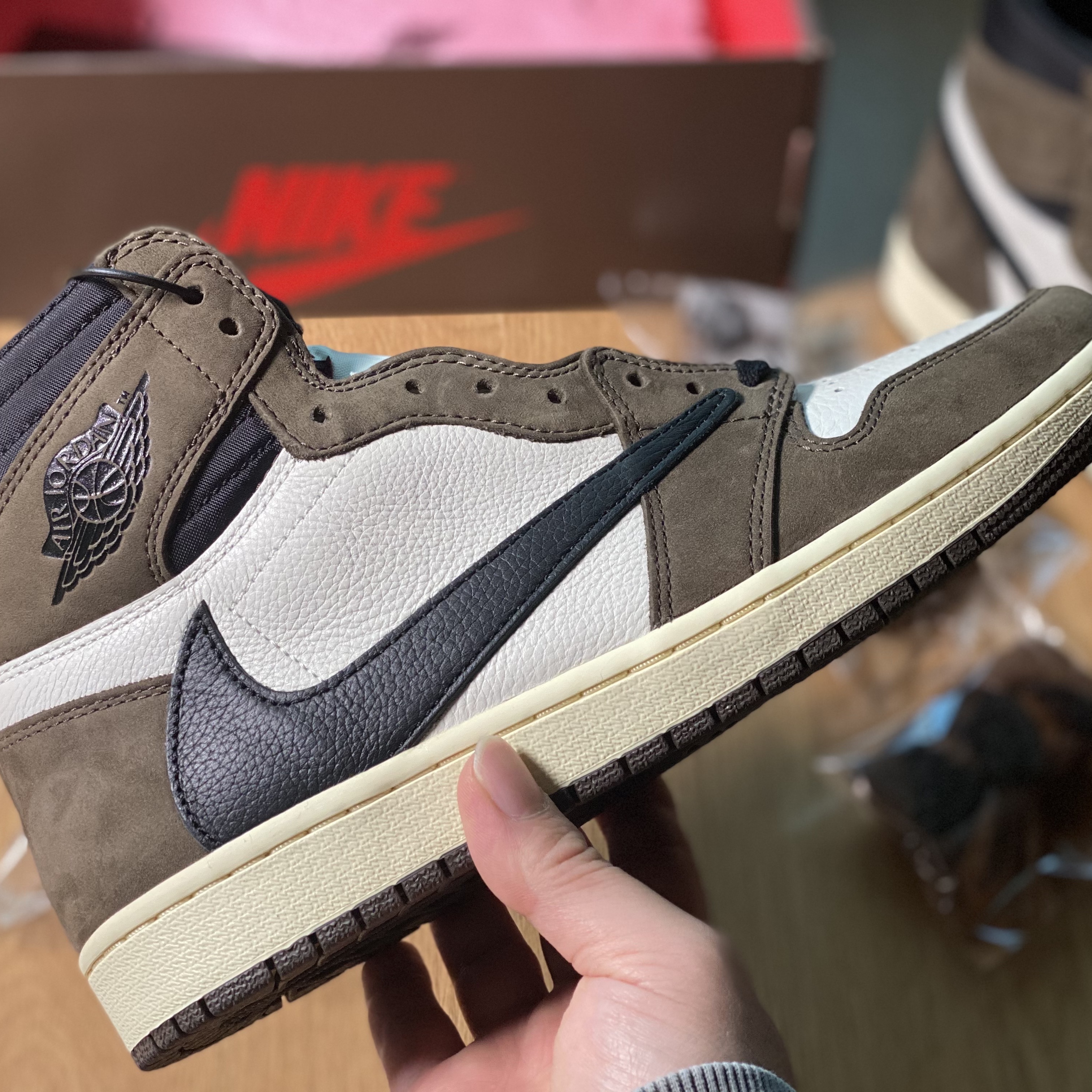 Jordan 1 x Travis Scott Retro High OG SP Mocha 착용 스타일