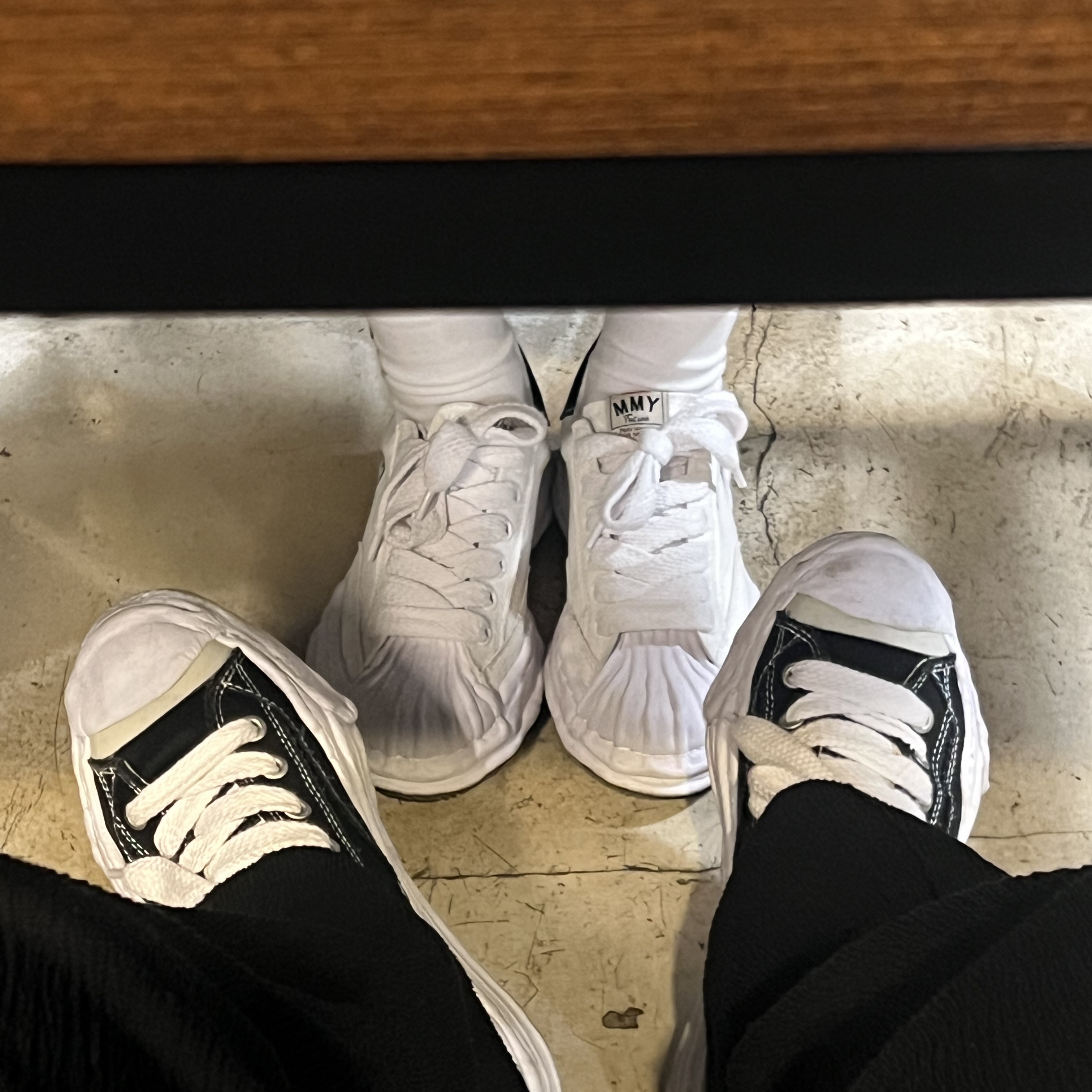 Maison Mihara Yasuhiro Peterson OG Sole Canvas Low Sneakers Black, Maison Mihara Yasuhiro Blakey OG Sole Canvas Low-top Sneakers White 착용 스타일