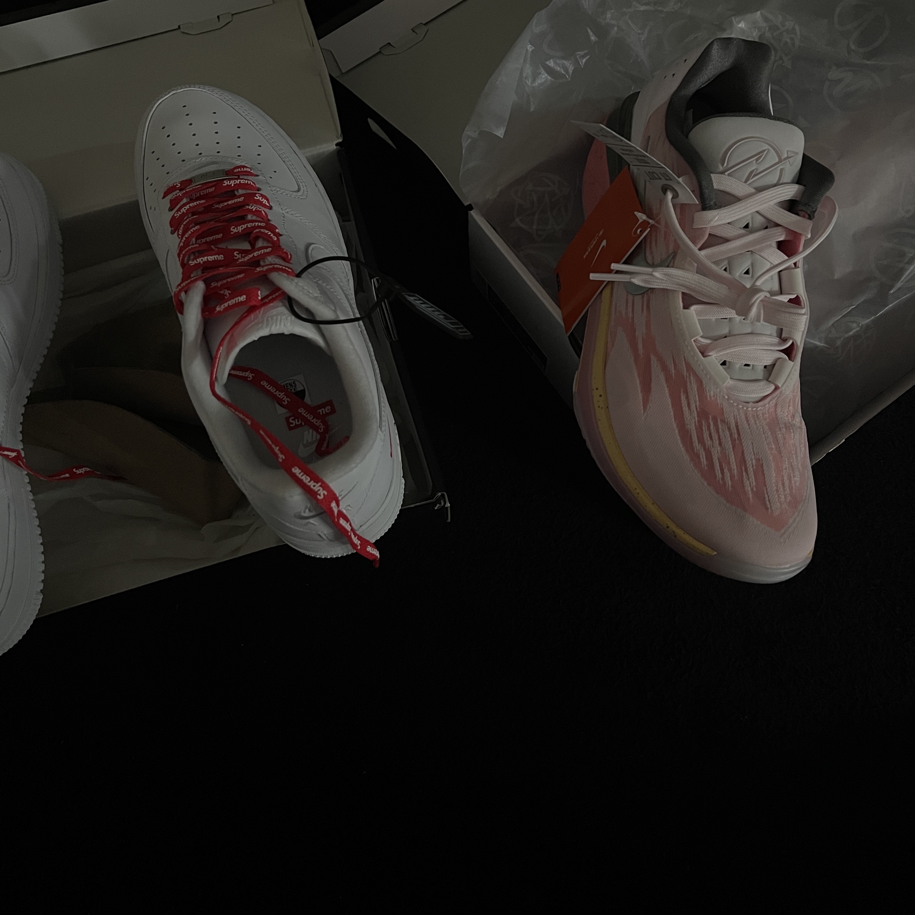 Nike x Supreme Air Force 1 Low White, Nike Air Zoom GT Cut 2 Pearl Pink 착용 스타일
