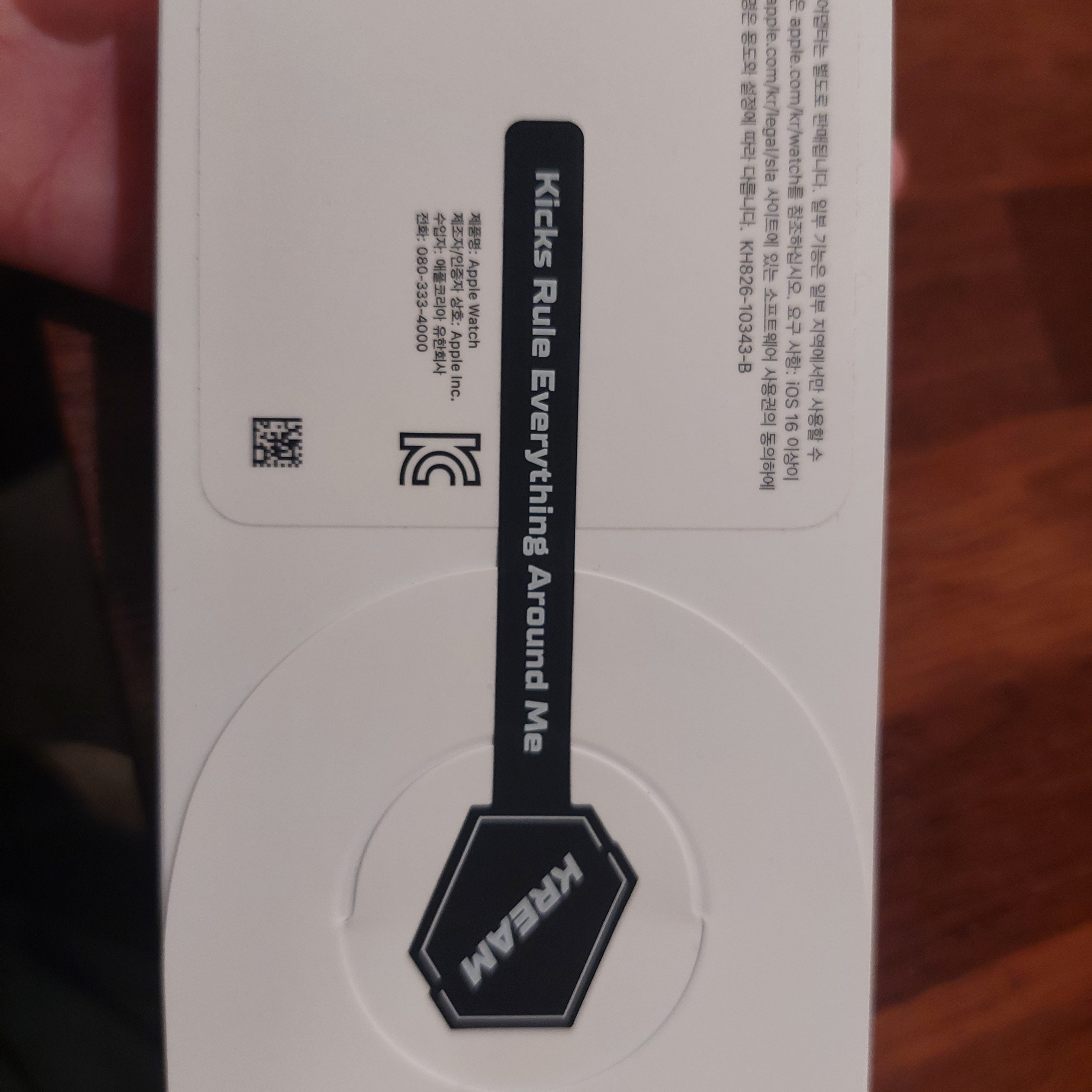 Apple Watch SE 44mm GPS Silver Aluminum Case with Sport Band White (Korean Ver.) 착용 스타일 - 2