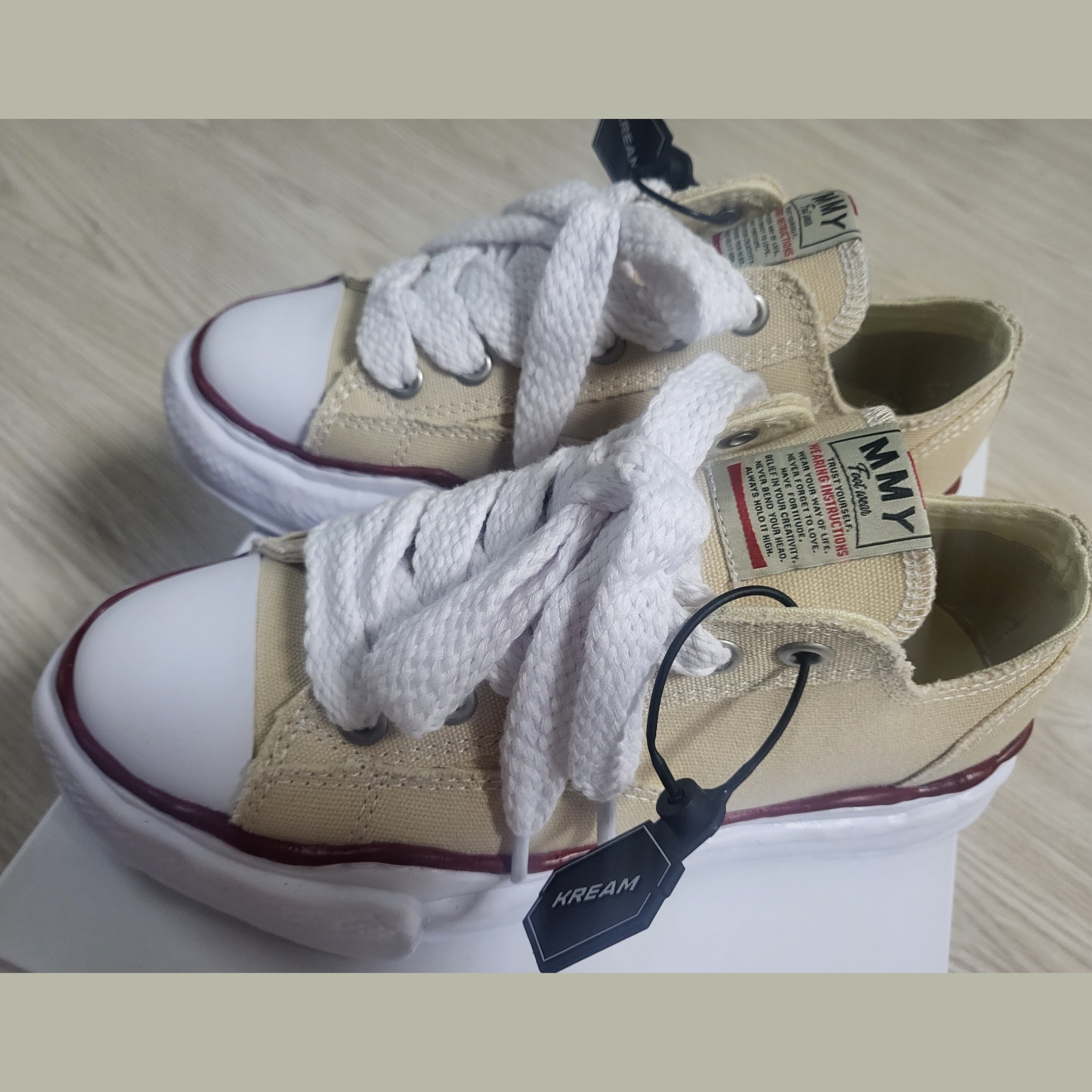 Maison Mihara Yasuhiro Peterson OG Sole Canvas Low-top Sneakers Natural 착용 스타일 - 1