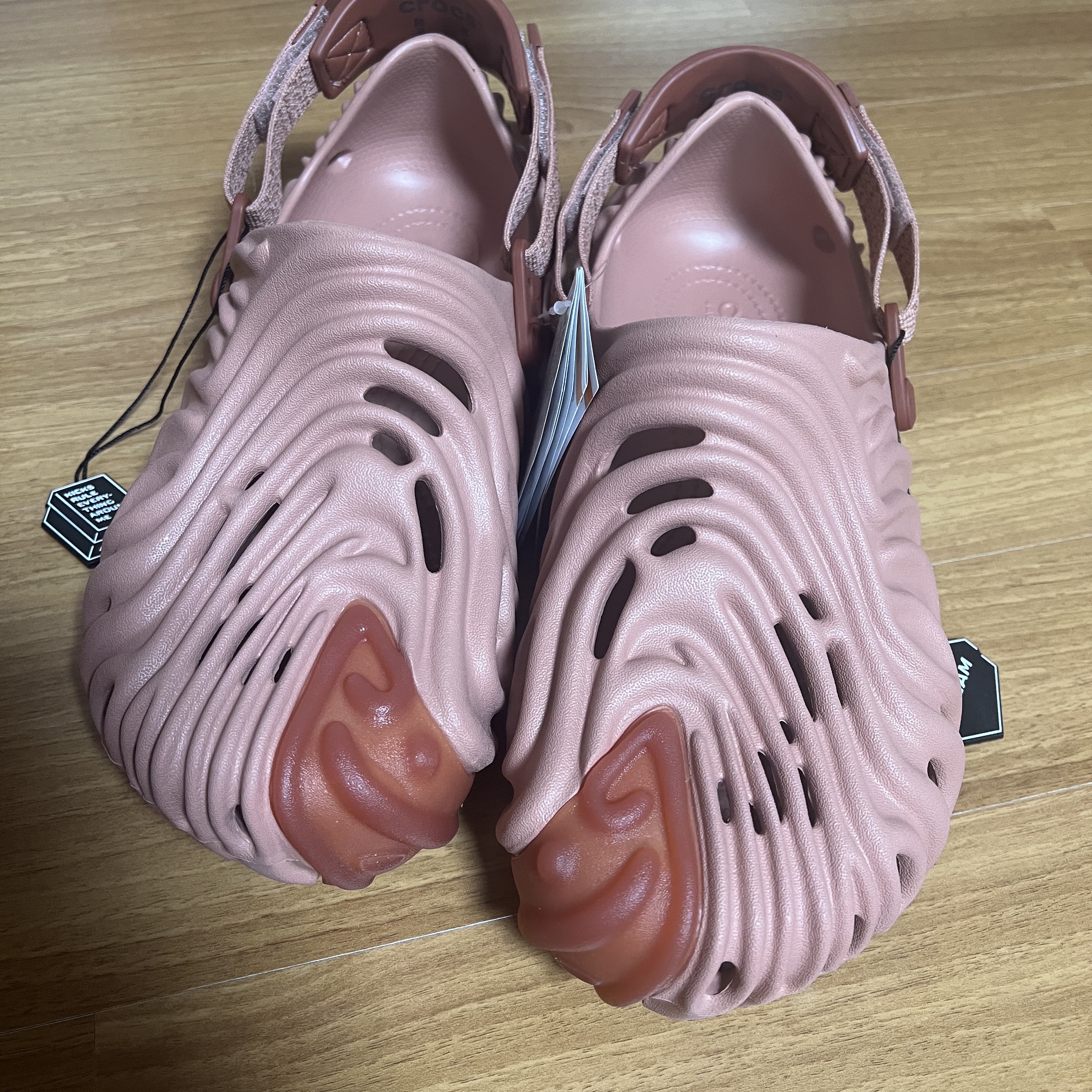 Crocs x Salehe Bembury Pollex Clog Kuwata 착용 스타일 - 1
