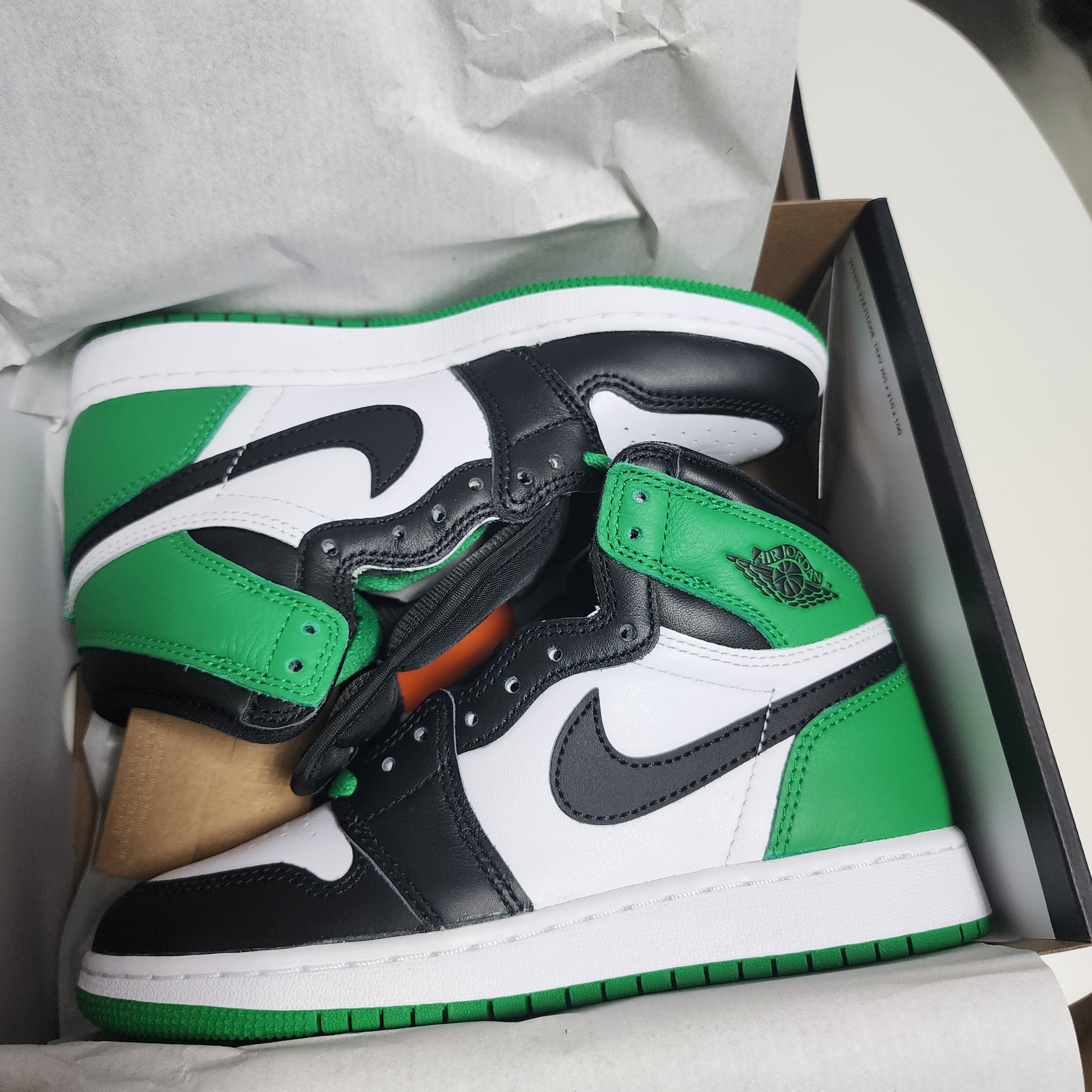 Jordan 1 Retro High OG Black and Lucky Green, (GS) Jordan 1 Retro High OG Black and Lucky Green 착용 스타일 - 3