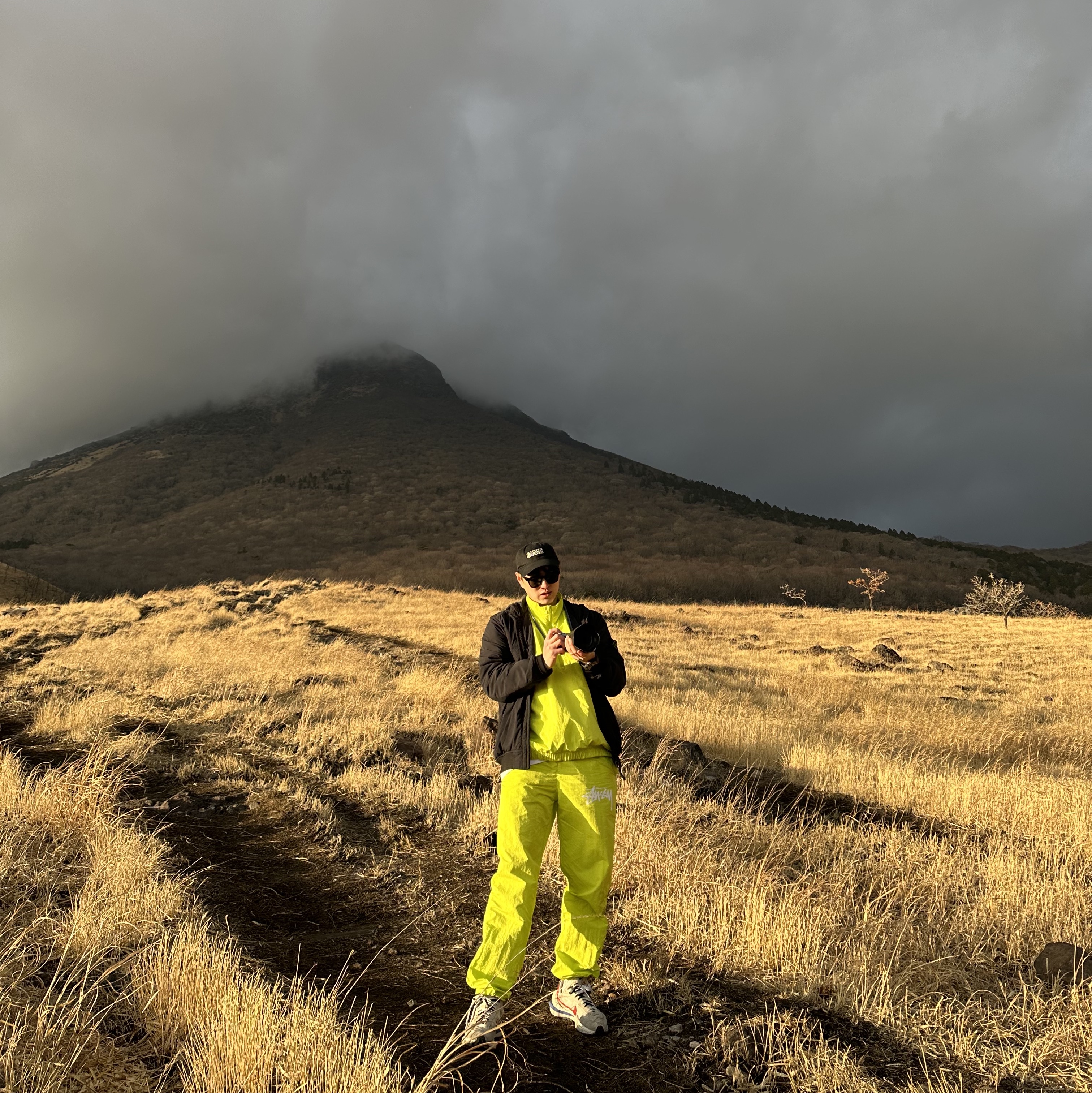 Nike x Stussy Windrunner Jacket Bright Cactus, Nike x Stussy Beach Pants Bright Cactus 착용 스타일