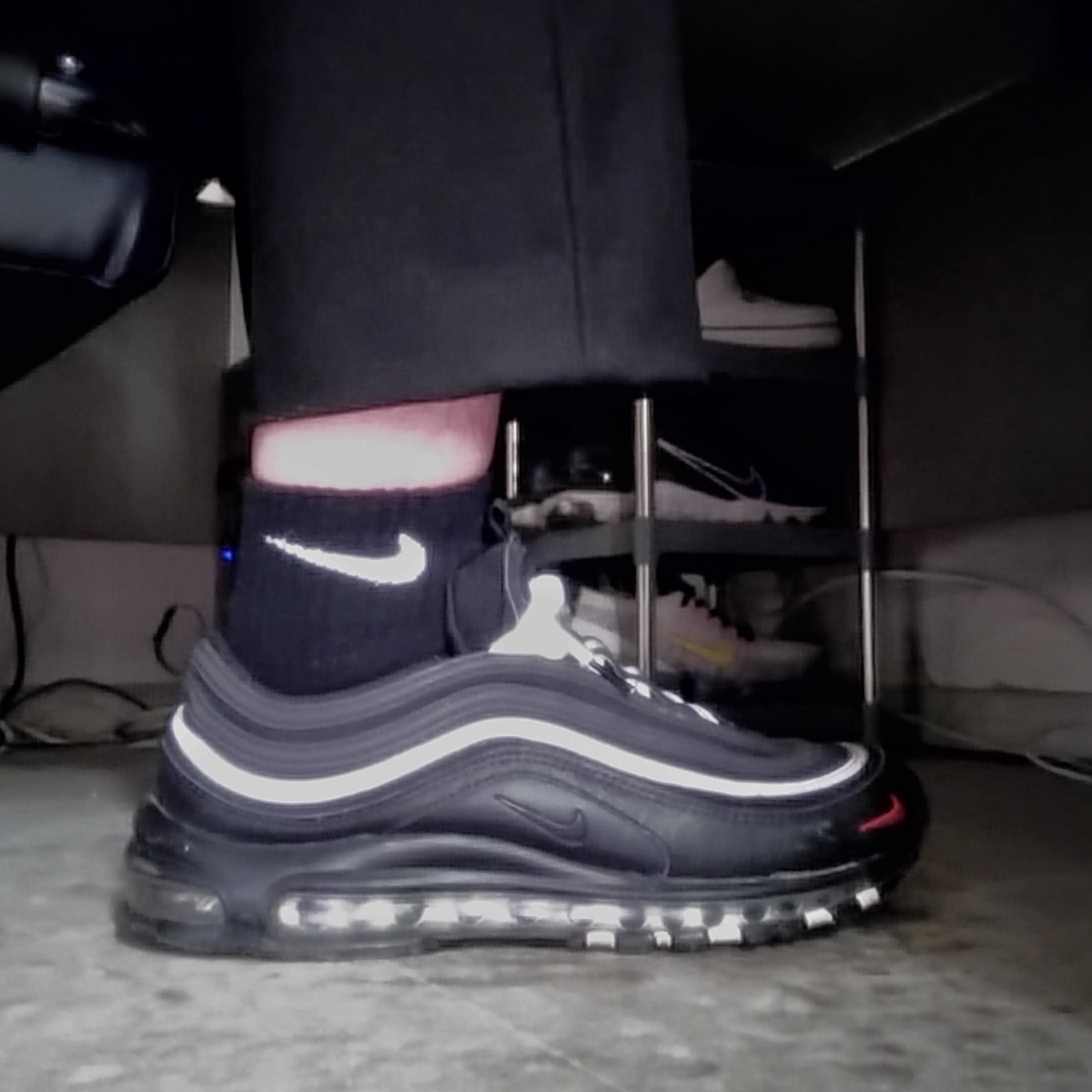 Nike Air Max 97 Black Sport Red 착용 스타일
