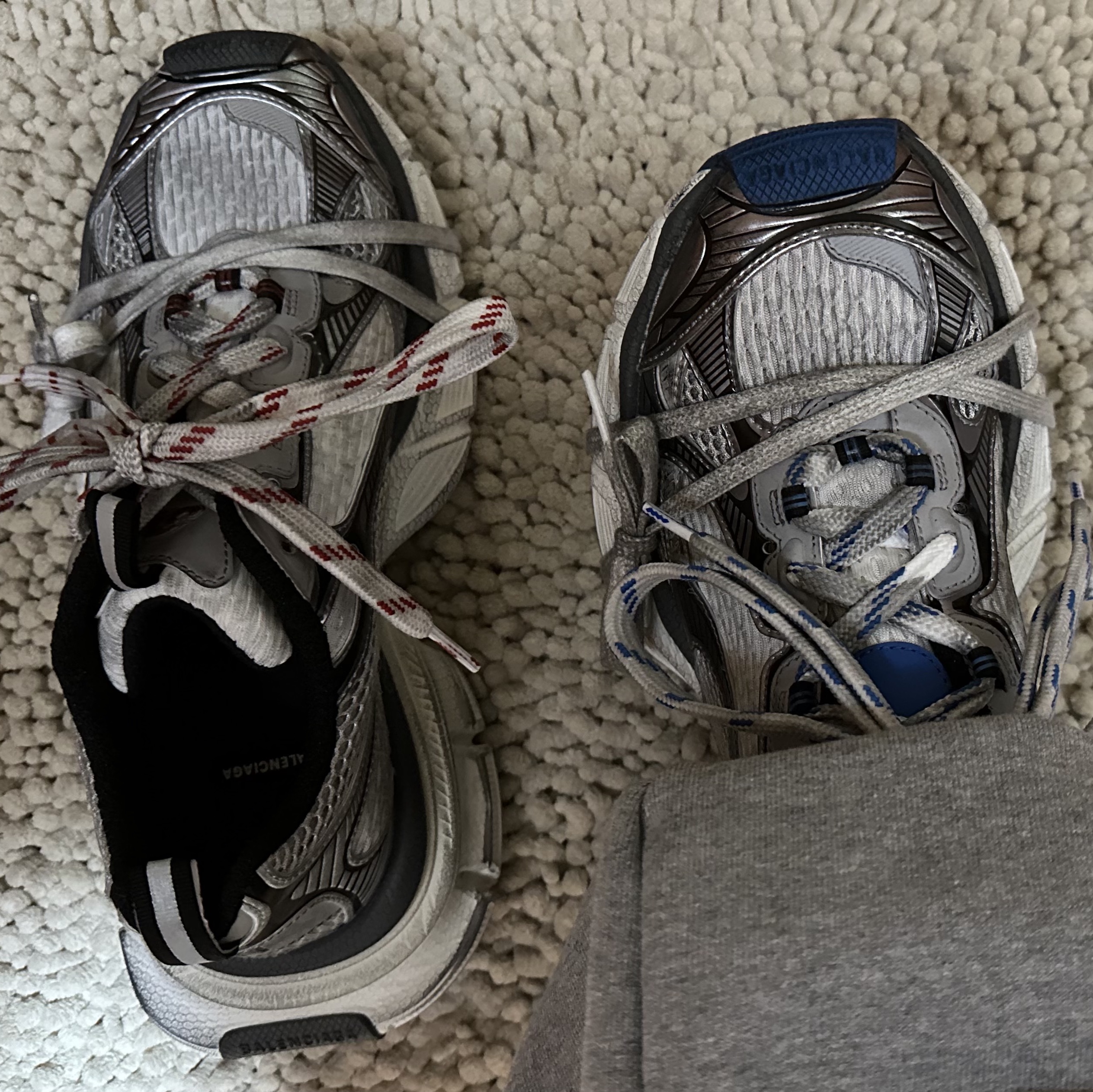 Balenciaga 3XL Sneakers Grey White Red, Balenciaga 3XL Sneakers Grey White Blue 착용 스타일 - 2