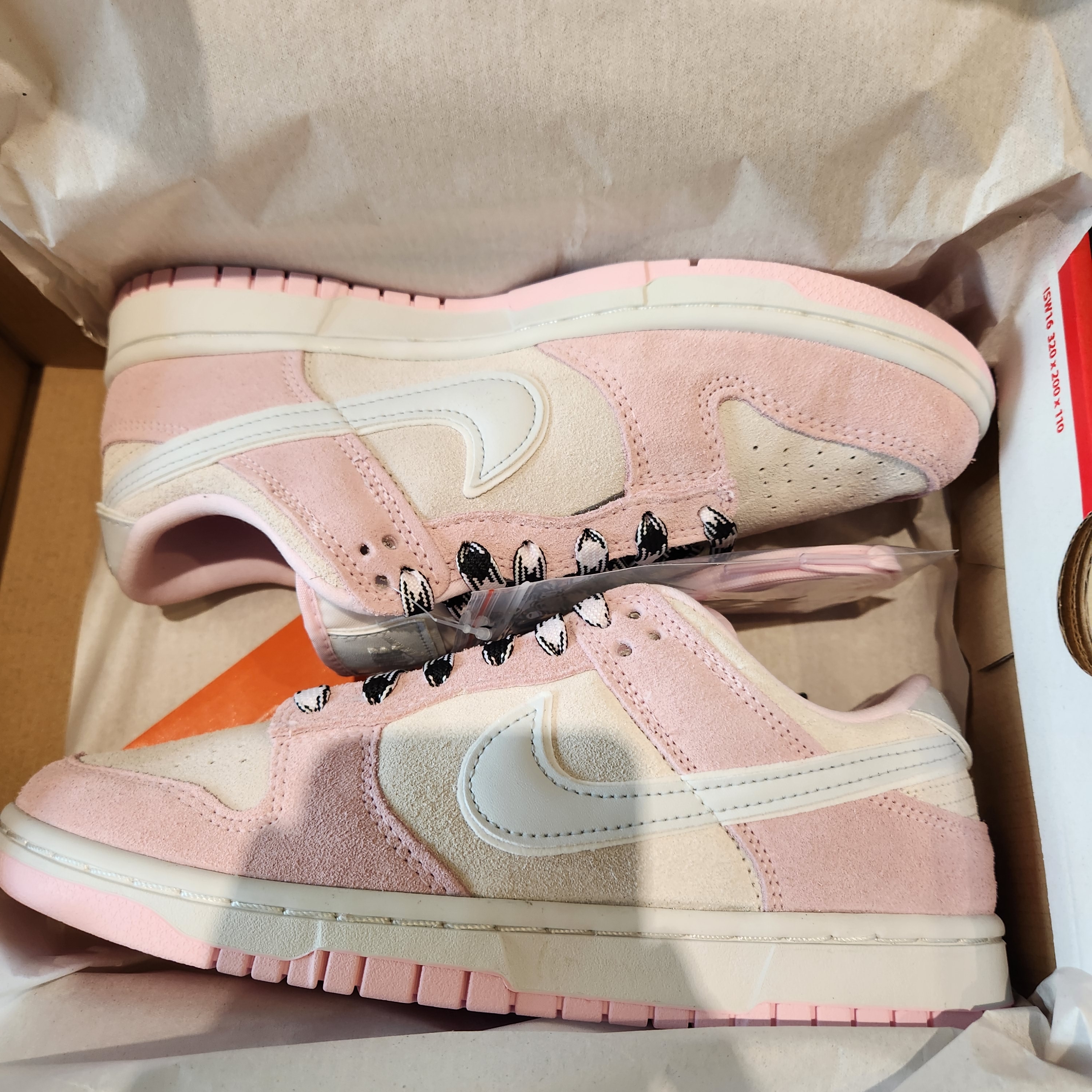 (W) Nike Dunk Low LX Pink Foam 착용 스타일 - 1