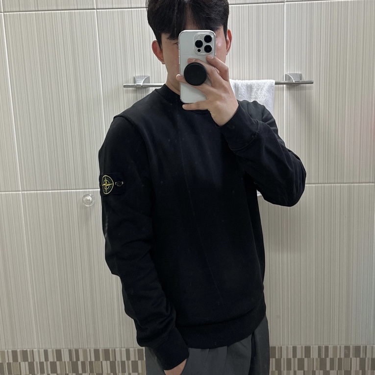Stone Island 63051 Cotton Fleece Garment Dyed Sweatshirt Black - 23SS 착용 스타일 - 2