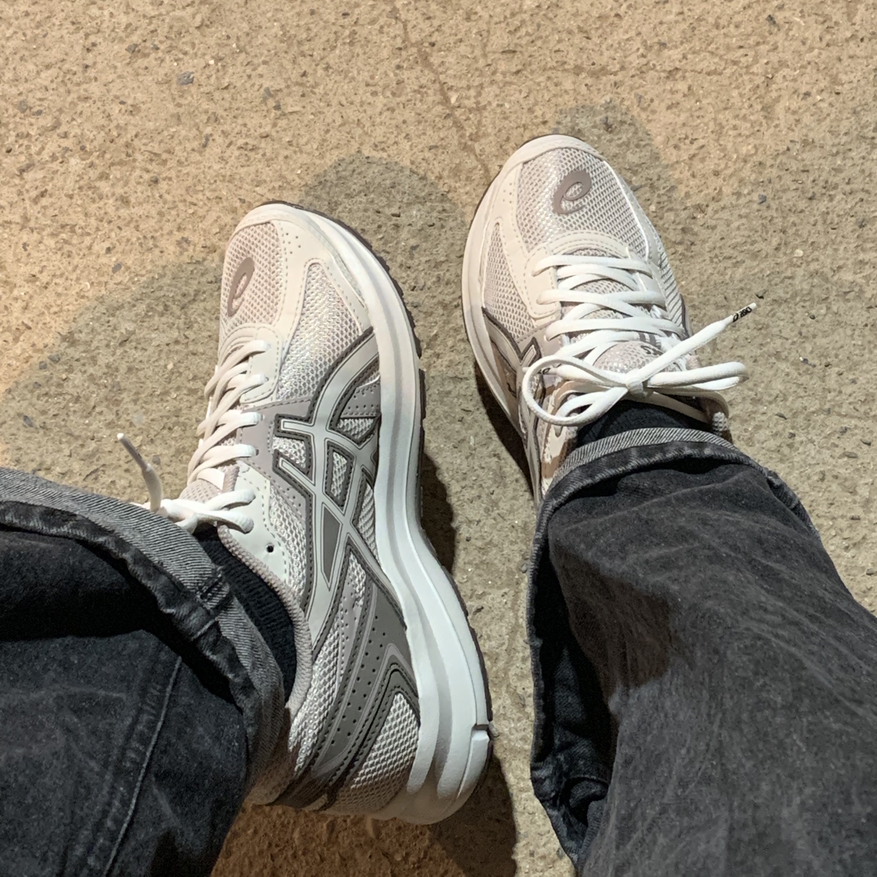 Asics Jog 100 S Birch - 2E Wide 착용 스타일 - 1