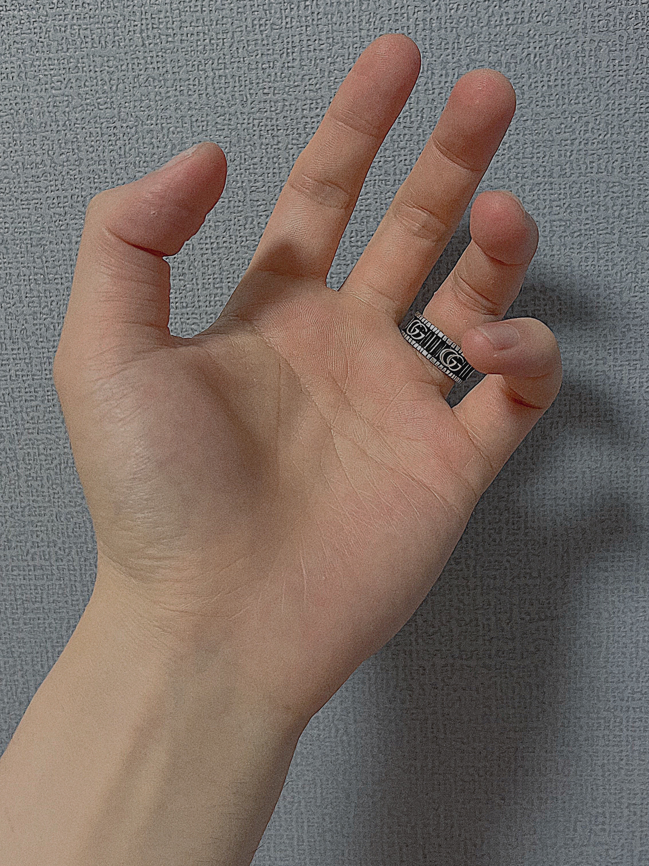 Gucci Ring with Double G Silver 착용 스타일