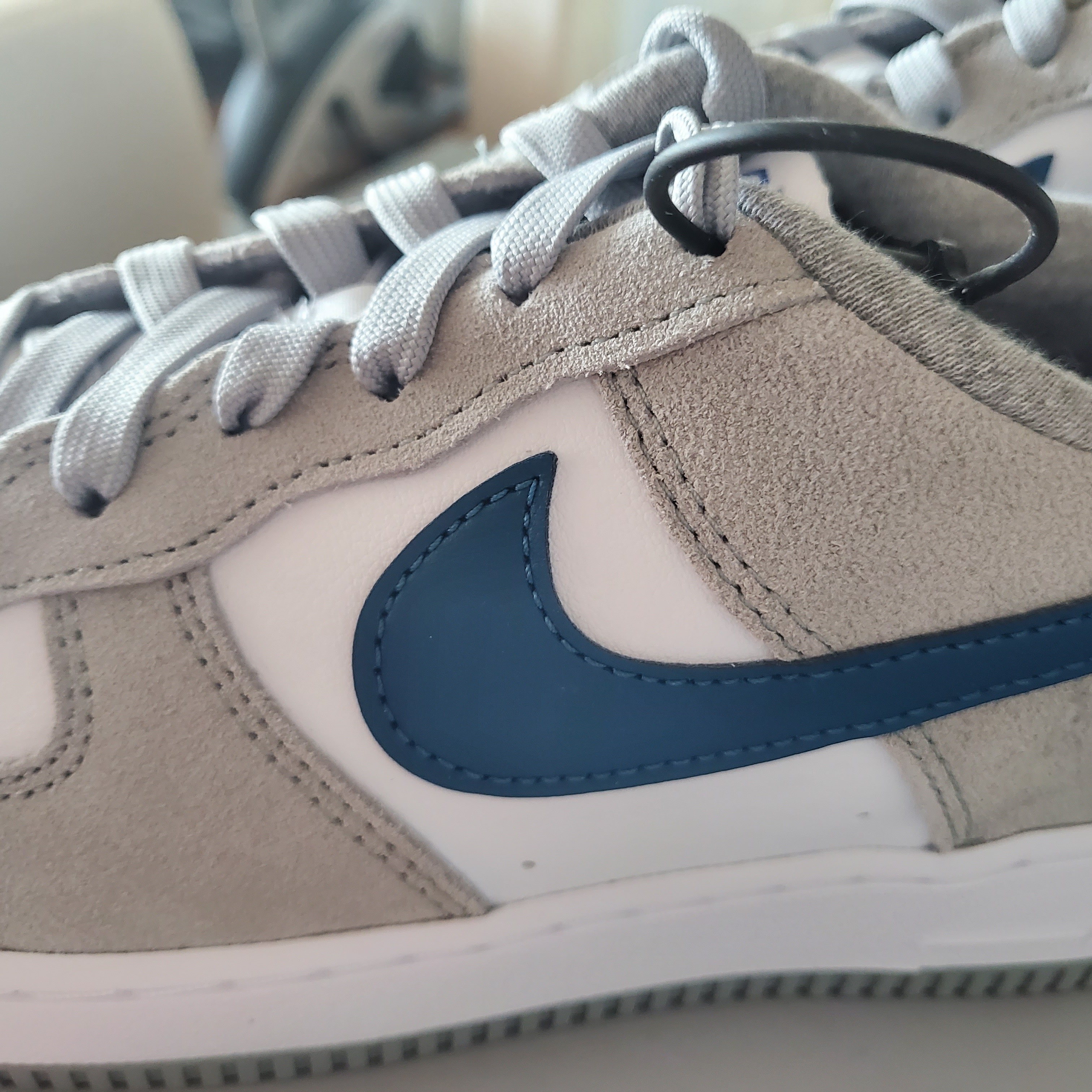 (GS) Nike Air Force 1 LV8 Athletic Club Light Smoke Grey Marina 착용 스타일 - 4